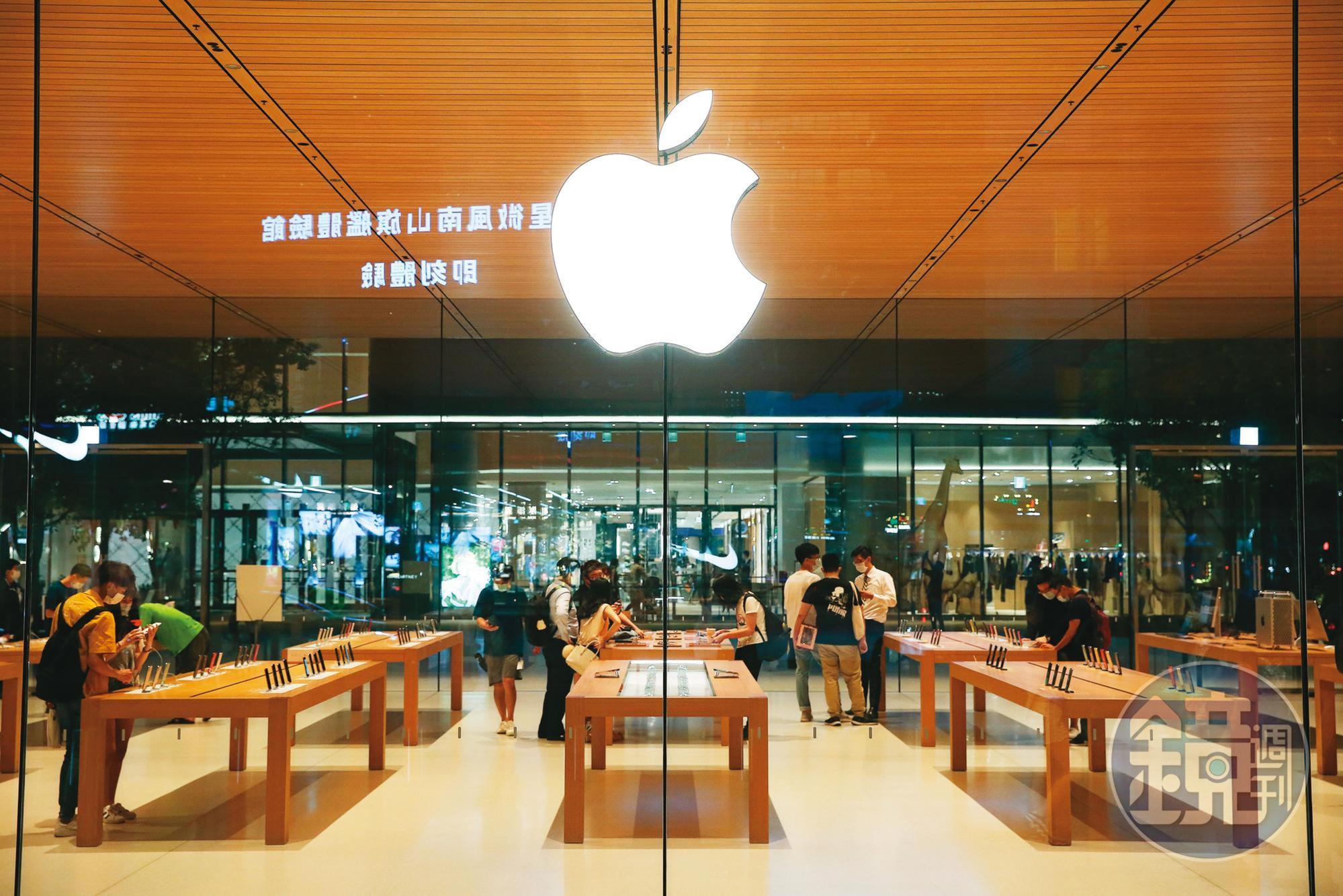 蘋果宣布進行股票分割，短短一個月股價上漲了34％，也推升本益比達近40倍。
