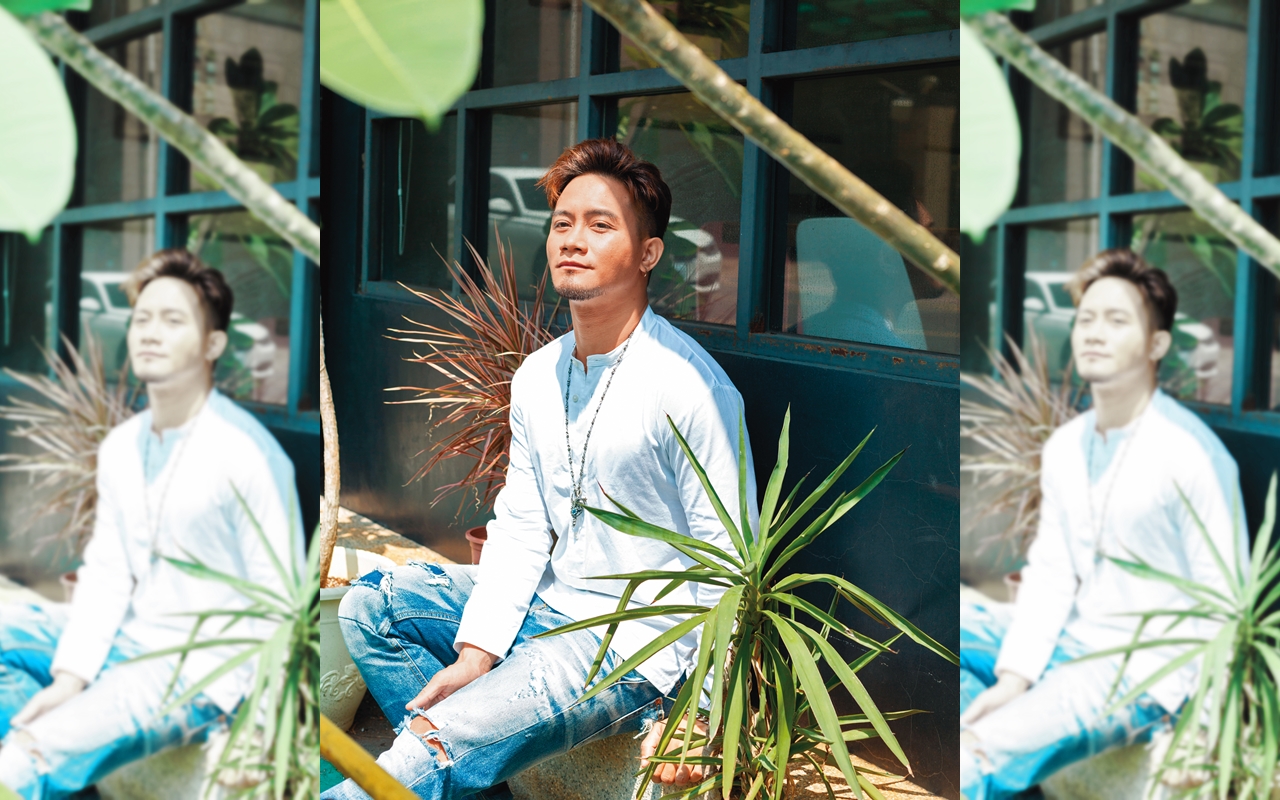 堅持音樂夢，吳秉洛吃盡苦頭，且為了生活，什麼演出都接。