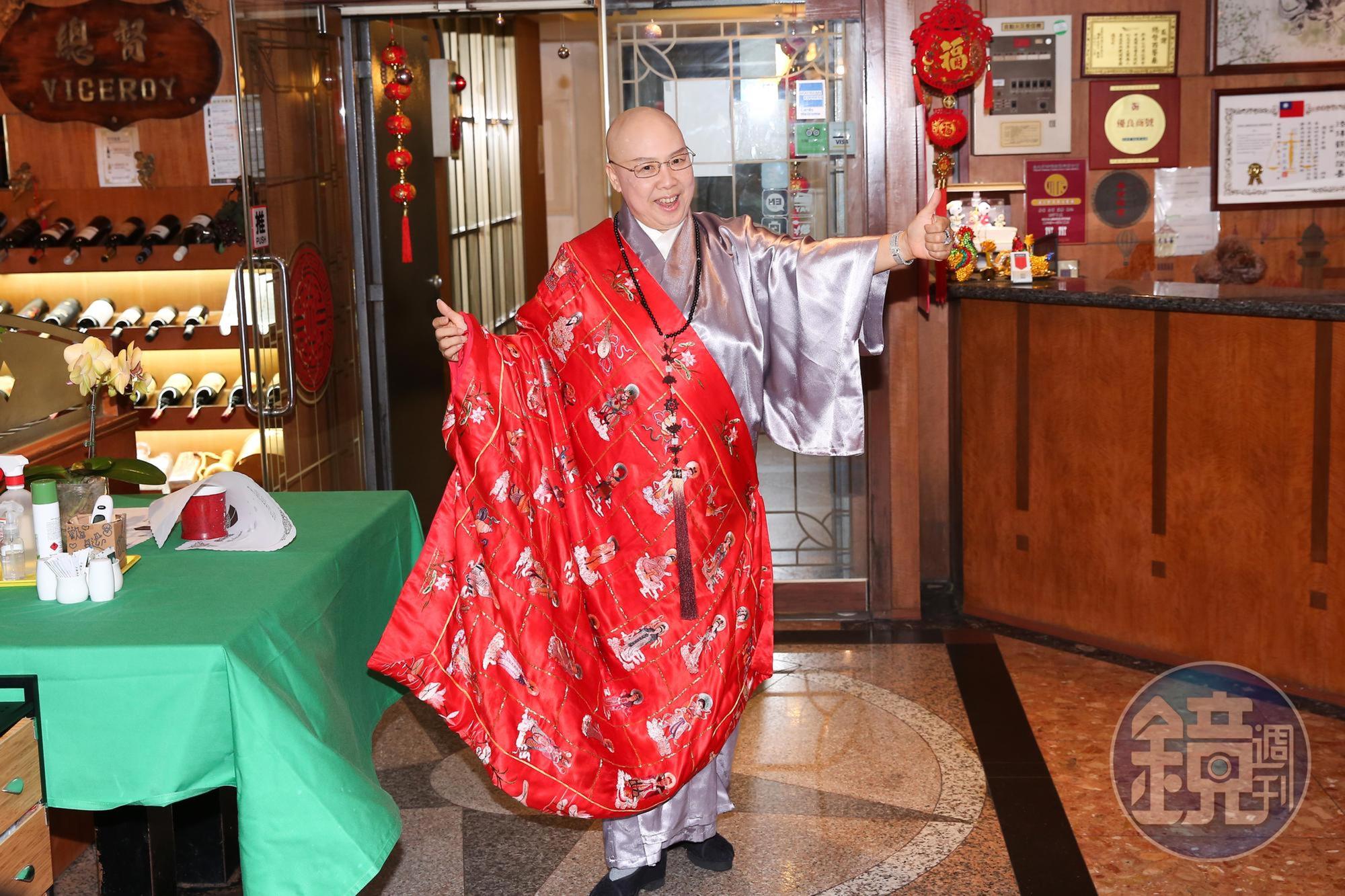 恆述法師透露已有「神豪」捐獻她百萬美金,幫助自己度過欠債危機。