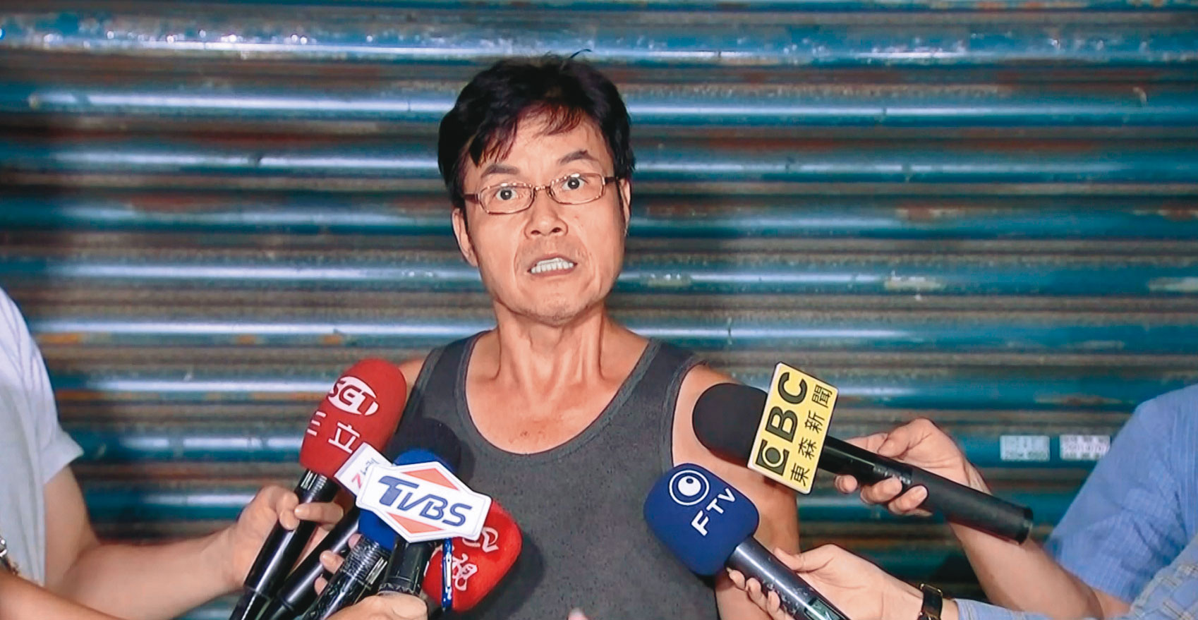 混充口罩遭揭發後，林明進雖坦言犯行卻仍辯稱：「中國口罩都是工業級，品質比國家隊好。」