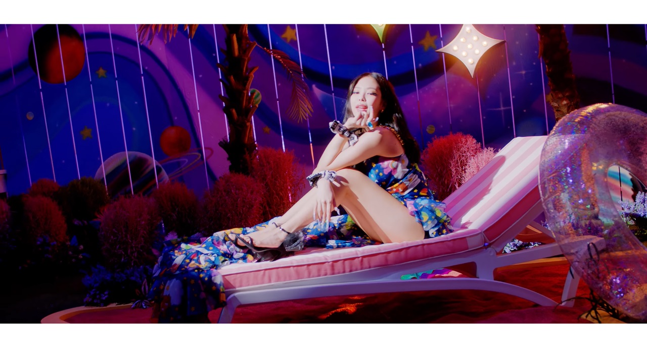 Blackpink成員Jennie於最新單曲〈Ice Cream〉穿上的也是GIUSEPPE ZANOTTI最新2020秋冬鞋款,黑色細帶搭配網紗裝飾,十分華麗。(GIUSEPPE ZANOTTI提供)