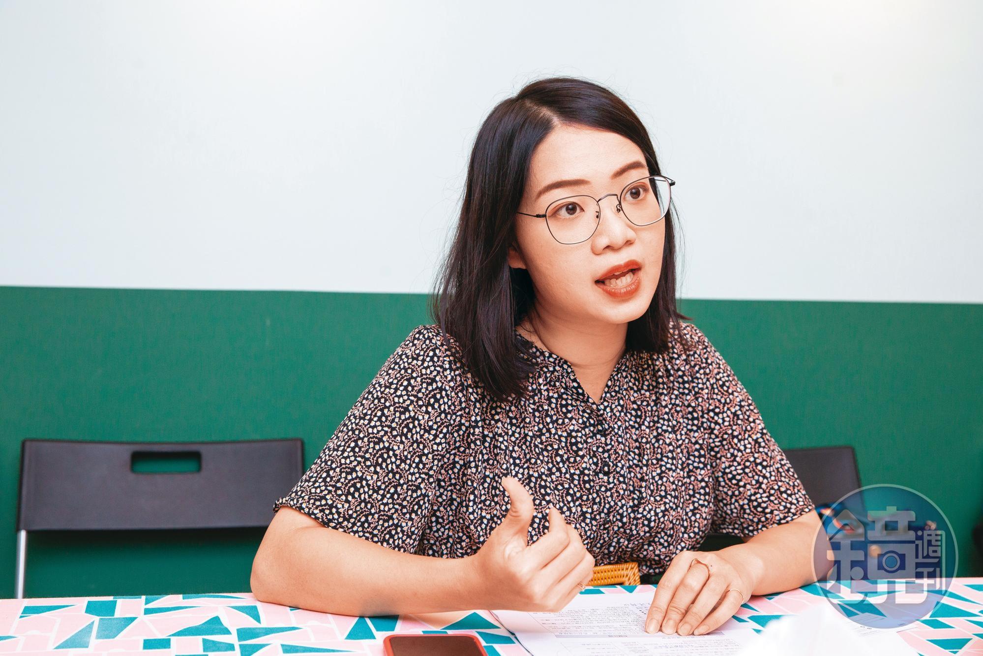 台北市議員黃郁芬痛批教育局的稽查系統失靈，無法保護幼童安全。