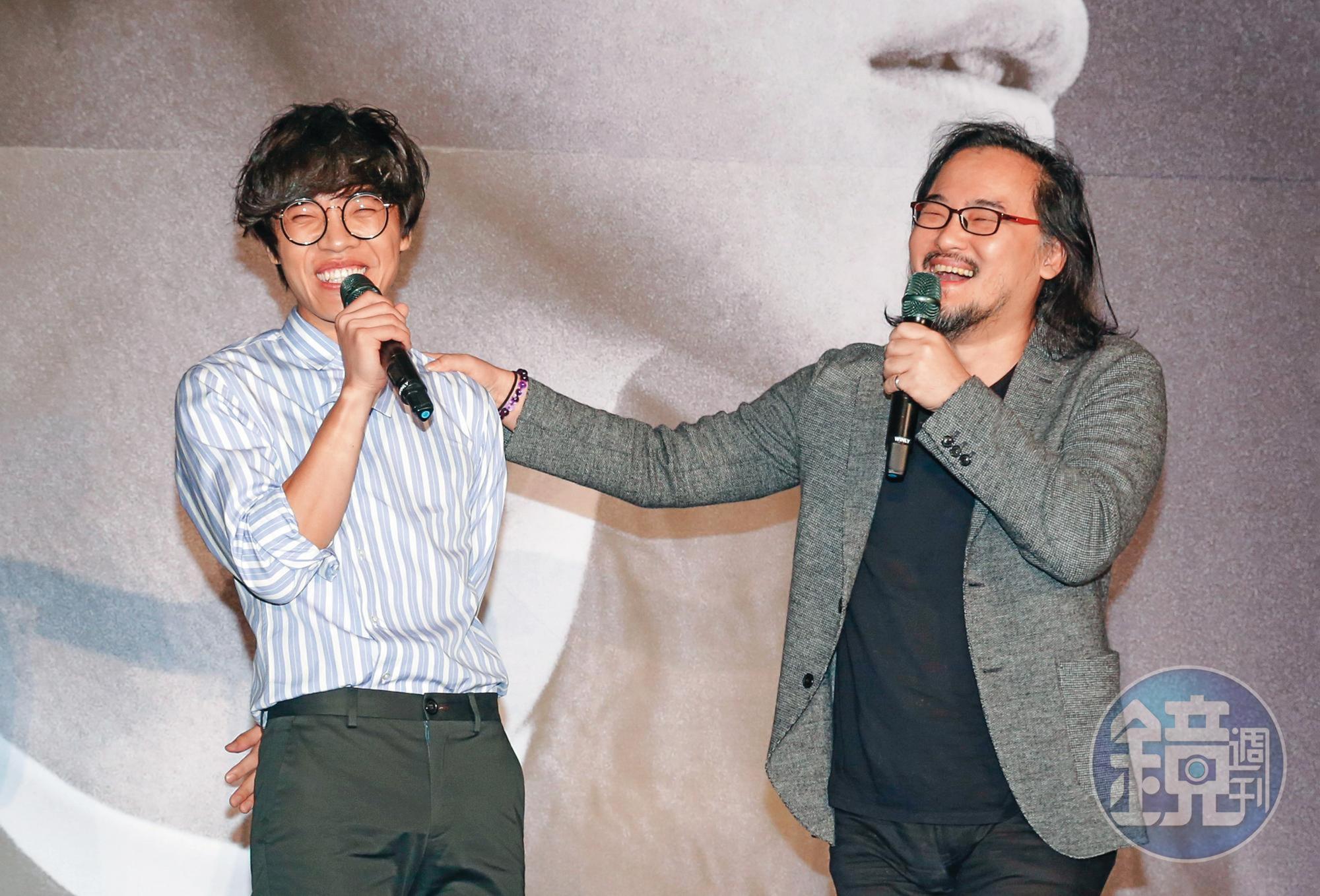盧廣仲（左）參加淡江大學歌唱創作比賽「金韶獎」，遇上擔任評審的伯樂鍾成虎（右），從此兩人激發出不少好音樂。