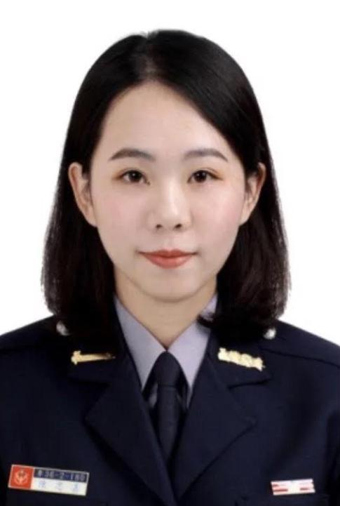 警方展開地毯式搜索，外型亮麗的女警陳思嘉眼尖，發現鍾嫌形跡。（翻攝畫面）