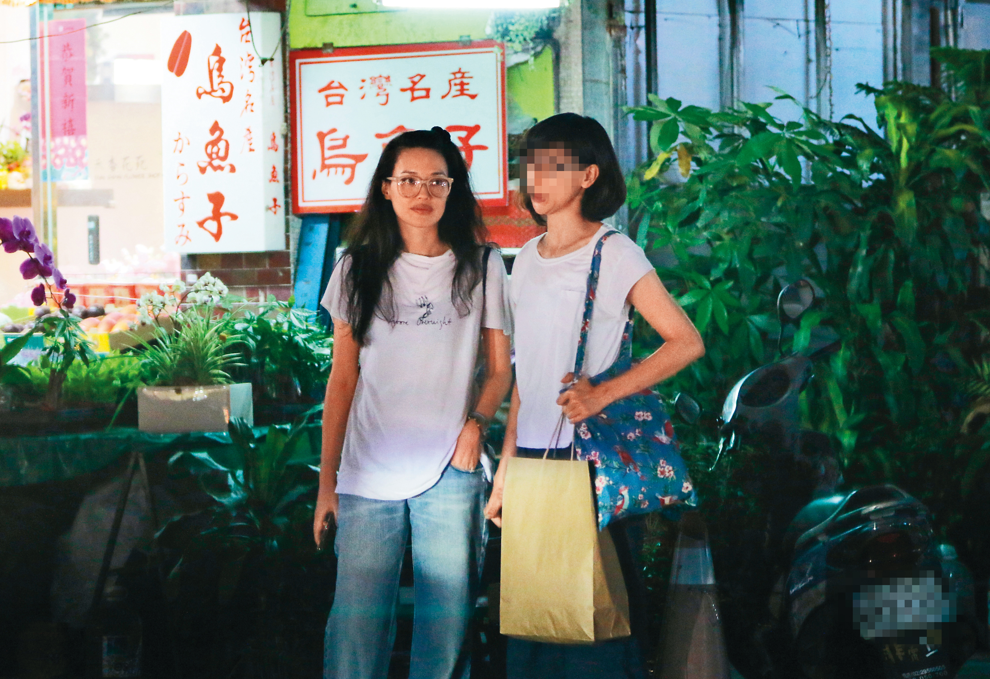 據說林心如與舒淇（左）已有20年以上的交情，3年前林心如在台拍戲，舒淇還特地來探班。