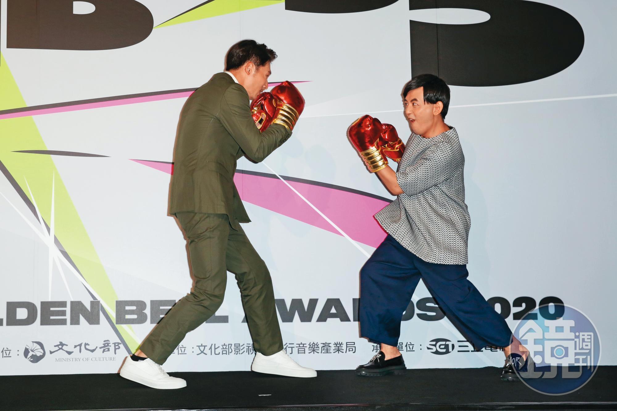 溫昇豪（左）、黃子佼（右）公布金鐘獎入圍名單，擺出「叫小賀」（氣魄好）對決姿態。