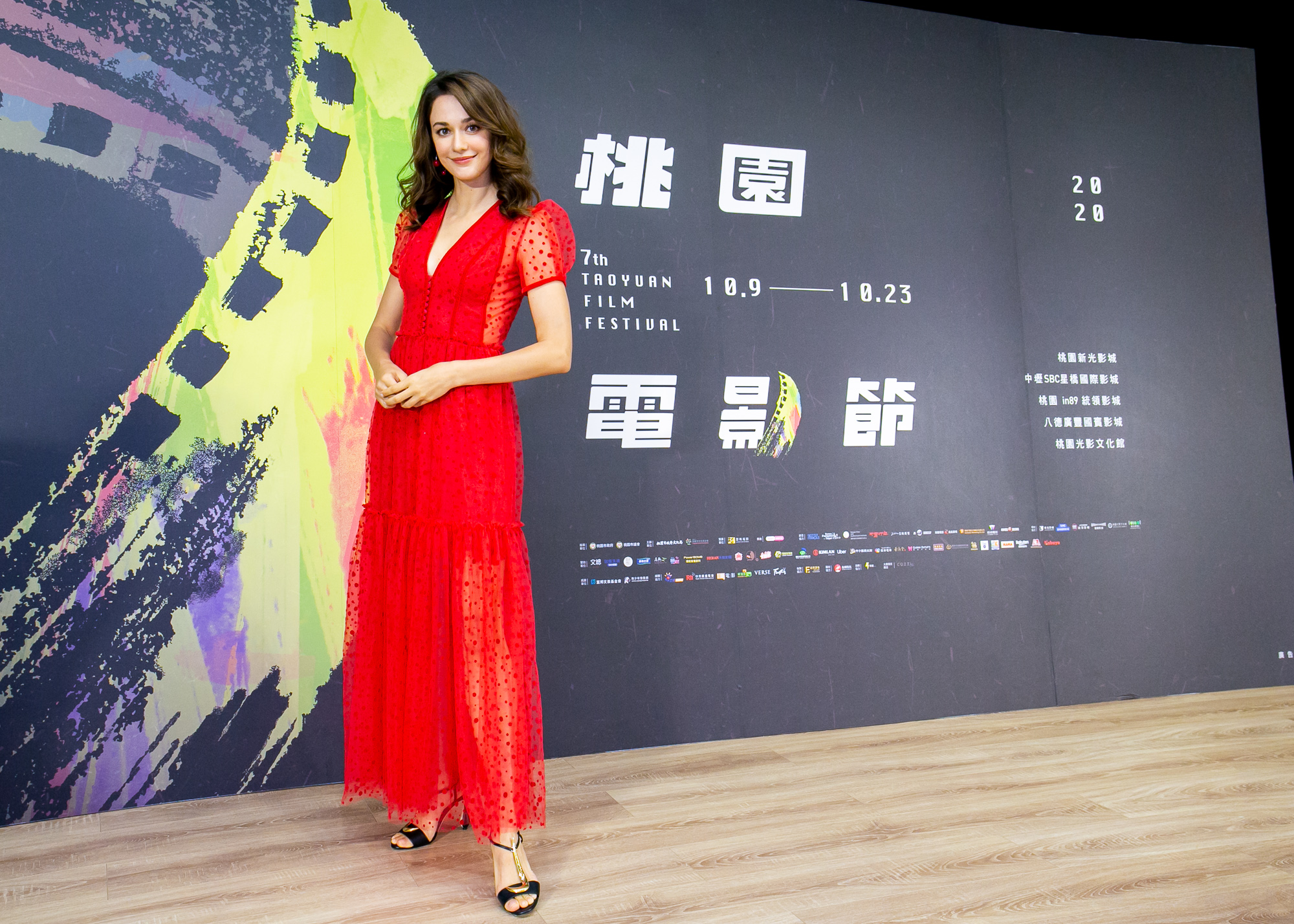 瑞莎以桃園電影節形象大身份，挑戰驚悚的短片拍攝風格。（桃園電影節提供）