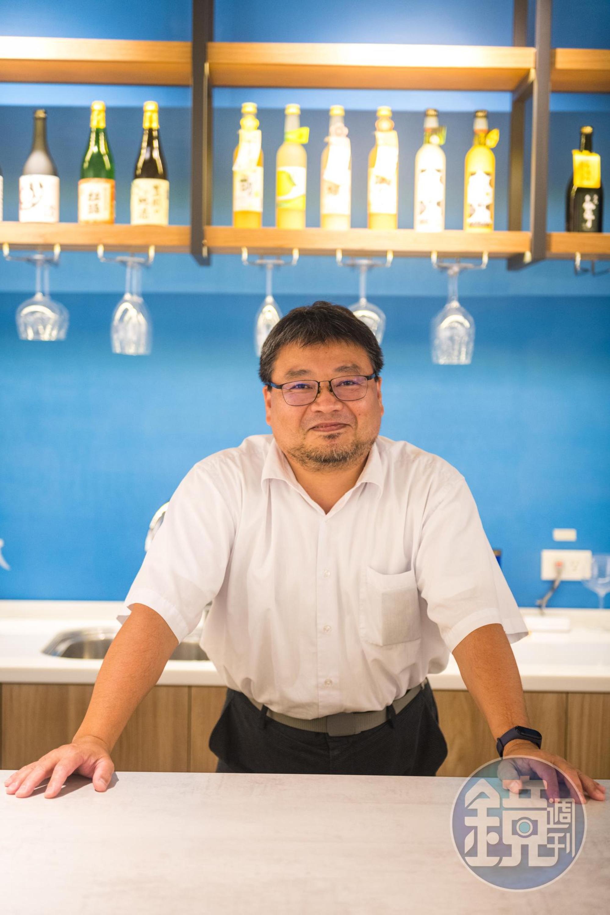 「明基貿易」執行副總周業峰接觸日本酒多年，深諳酒與酒器搭配的藝術。