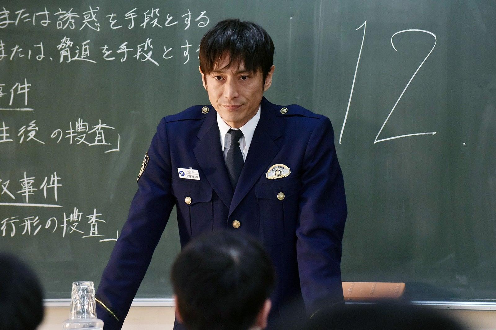 伊勢谷友介在《未滿警察》飾演警校教官,戲才播完沒多久,他就因涉毒被捕。(網路圖片)
