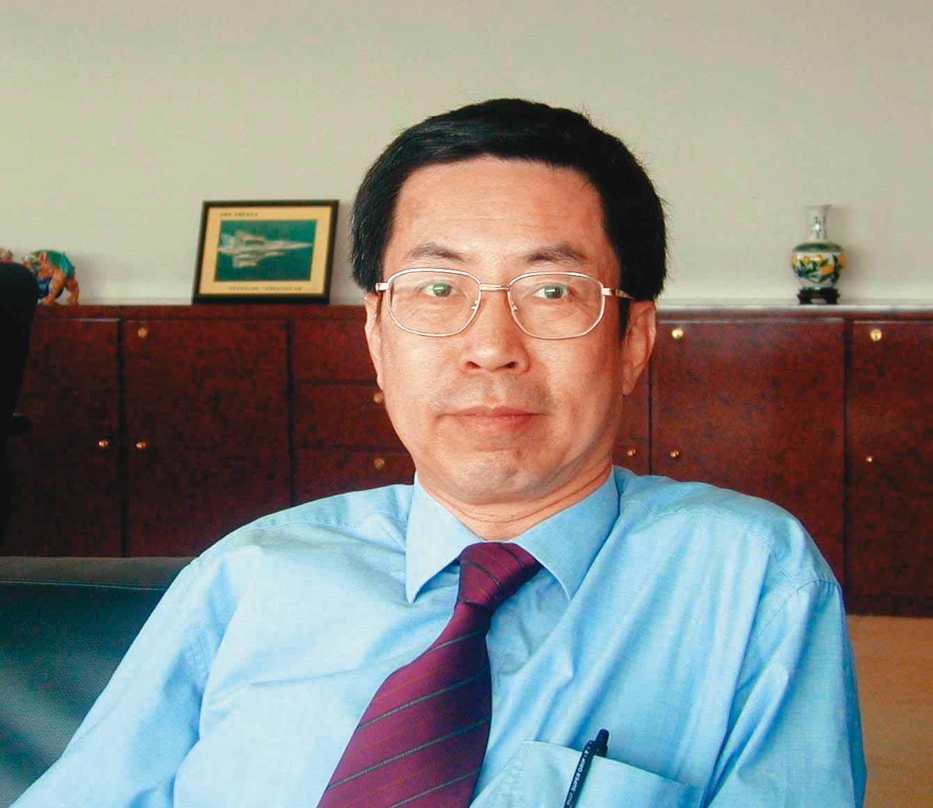 富商翁茂鍾因三億元債務及炒股案官司纏身,他積極與司法警調人士往來,並賣他們股票,最後全身而退。(聯合知識庫)