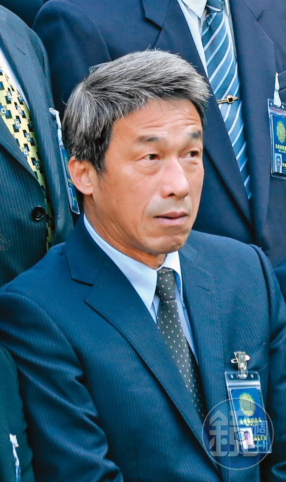 調查局前經濟犯罪防制處長秦台生不僅曾偵辦翁茂鍾案件,也向他買股票,退休後還到翁的公司任職。