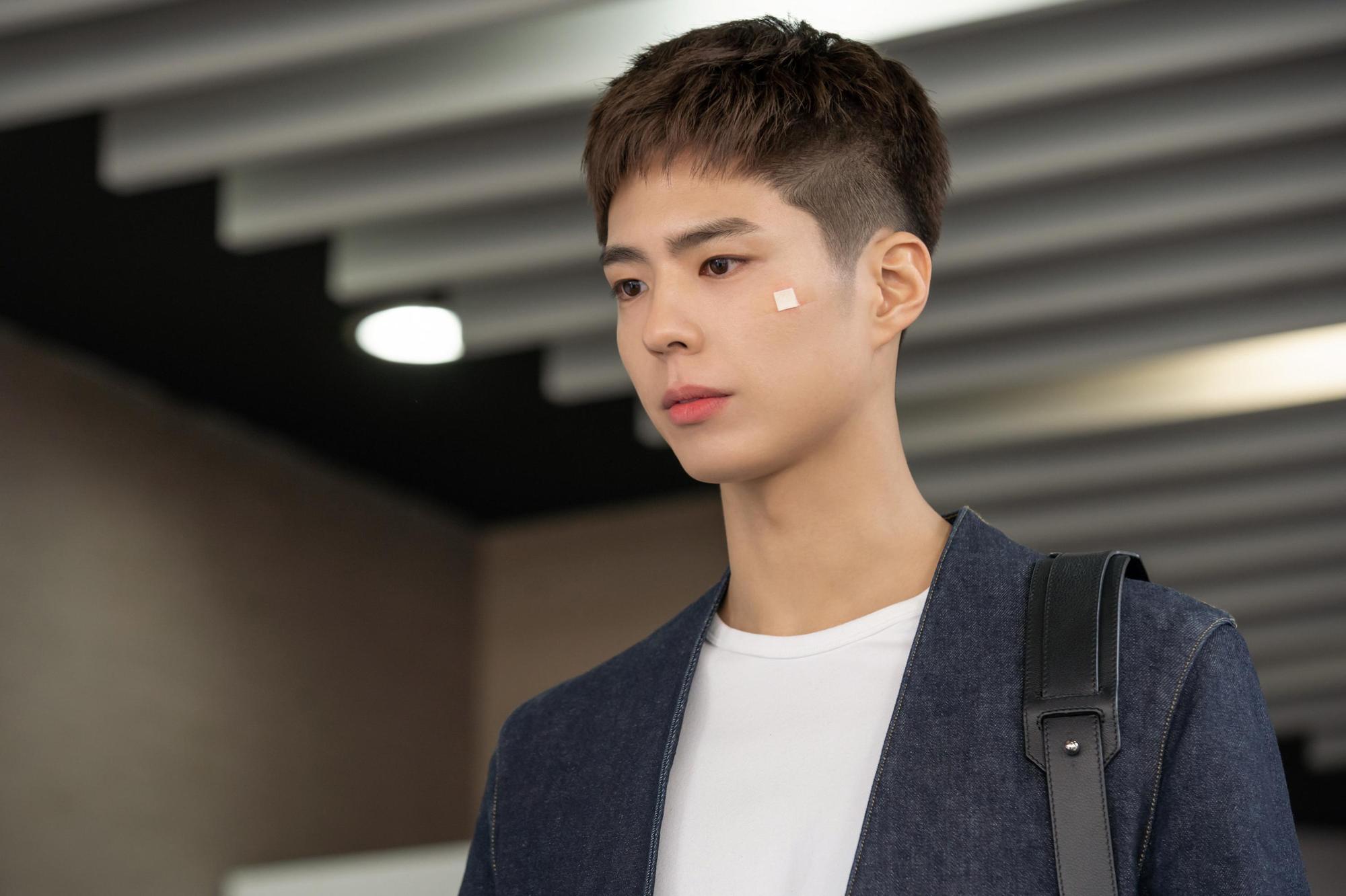 朴寶劍在新劇《青春紀錄》飾演星途不順的模特兒。（Netflix提供）