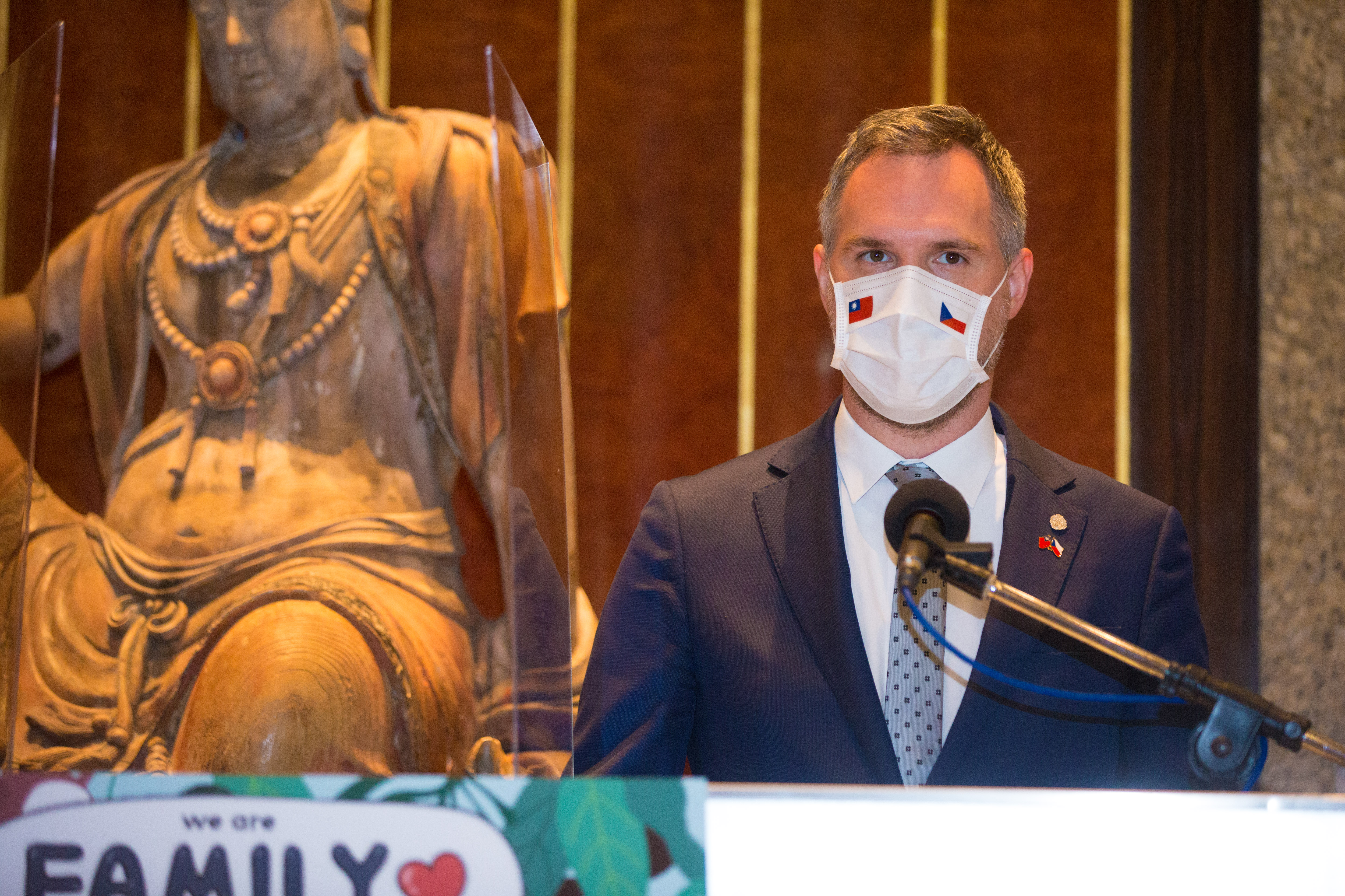 布拉格市長賀吉普日前訪台，曝光15年前來台灣實習後，最懷念的台灣美食是「海鮮炒麵」。（本刊資料照）