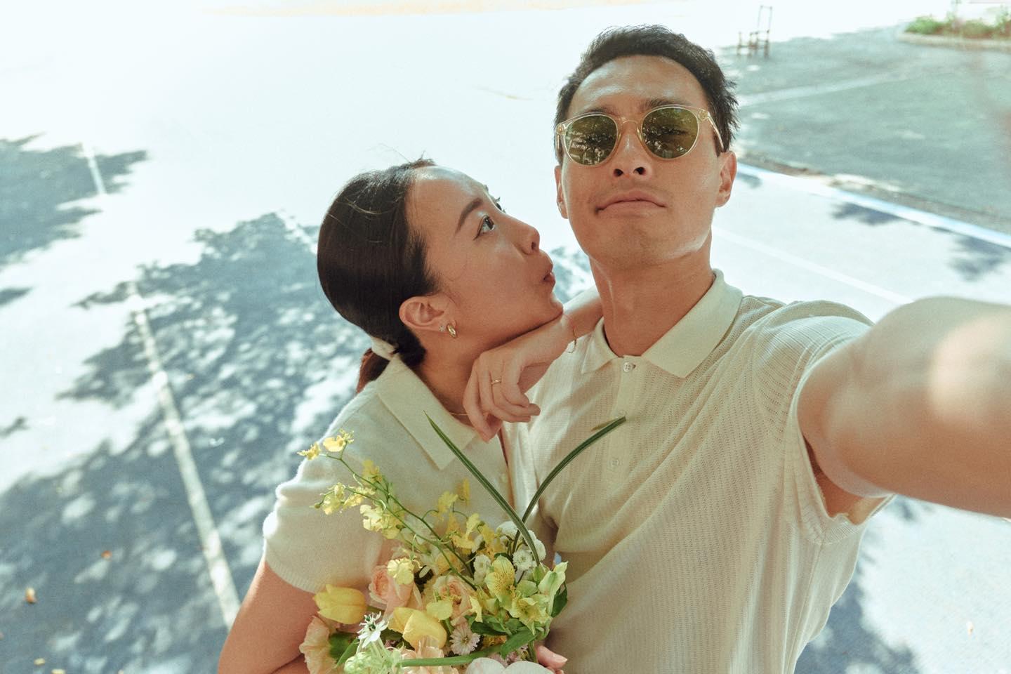 楊祐寧登記完婚升格人夫,夫妻倆曬出與腹中胎兒的一家三口合照。(翻攝自楊祐寧臉書)