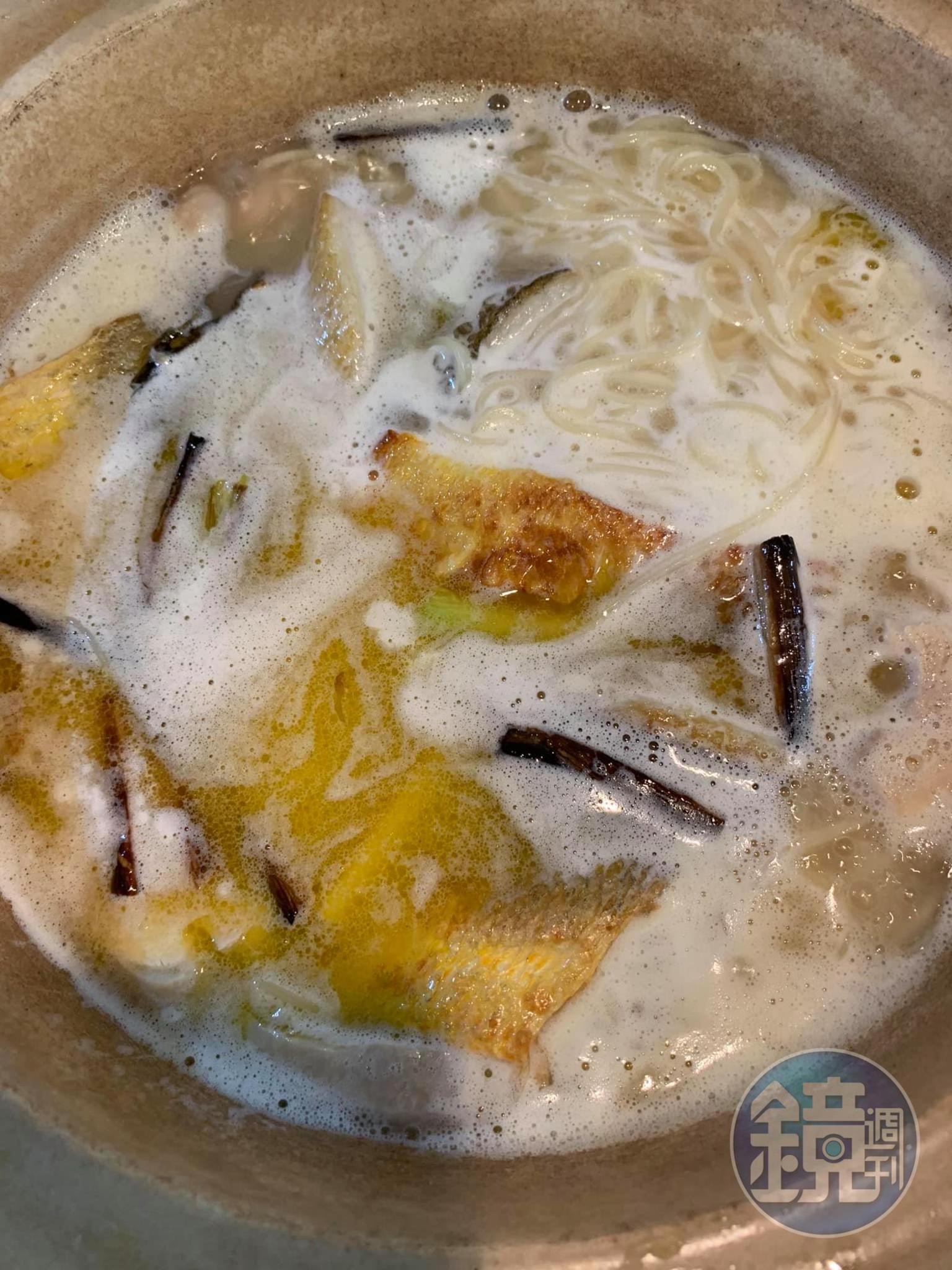 仔細觀察煨煮狀態。