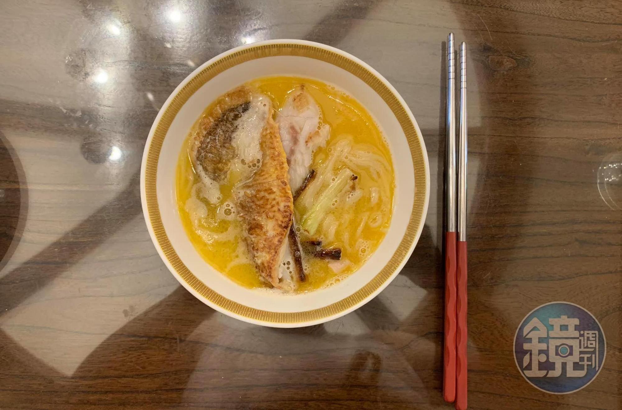 黃魚煨麵，是東北季風起才有的美味。
