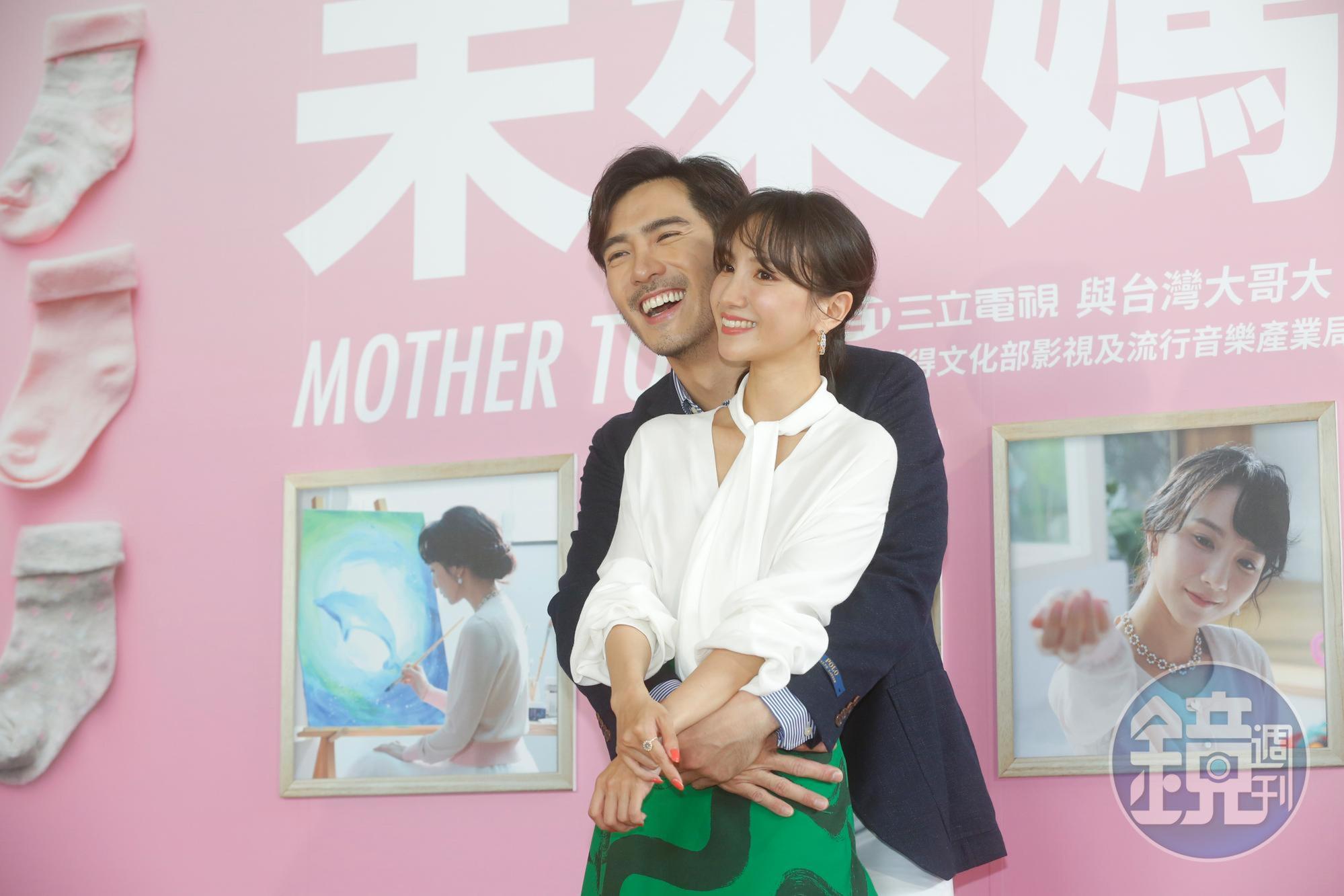 李至正(左)張寗(右)在《未來媽媽》飾演豪門夫妻檔,自曝親密戲屬溫和派,激烈橋段交給郭書瑤、禾浩辰那組。