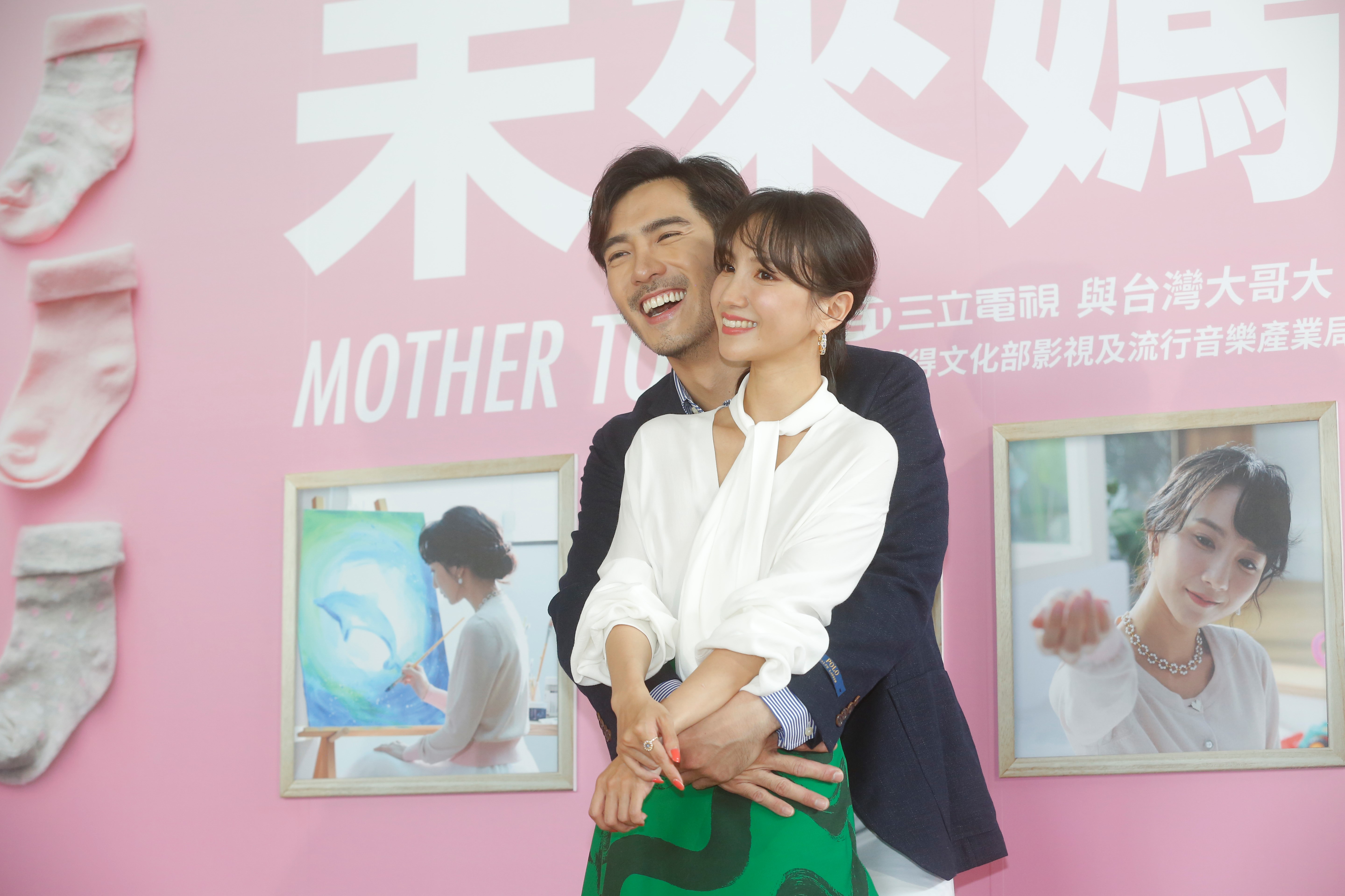 李至正（左）張寗（右）在《未來媽媽》飾演豪門夫妻檔，自曝親密戲屬溫和派，激烈橋段交給郭書瑤、禾浩辰那組。