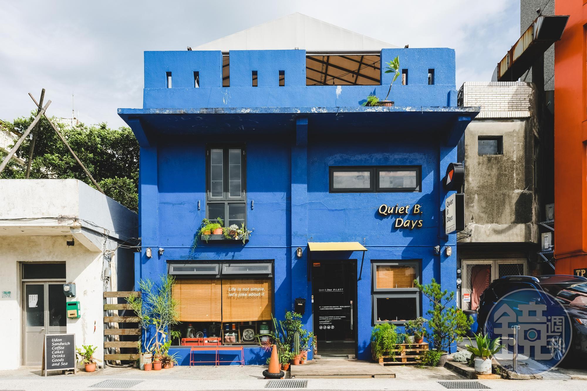在中角灣最亮眼的建築,靠北過日子