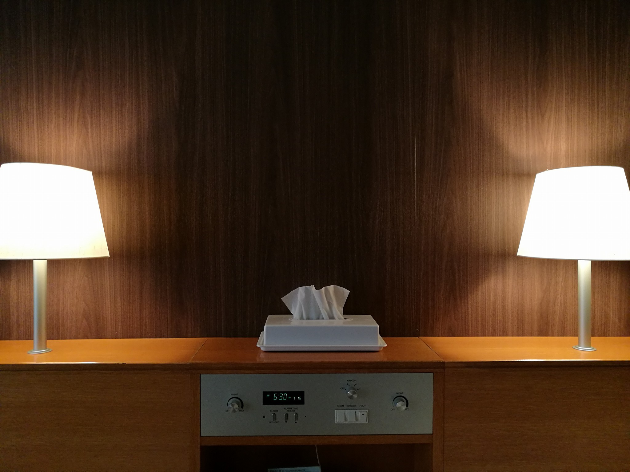 整理硬碟時看到這張床頭的面紙照片，讓我想起多年前的一件往事。