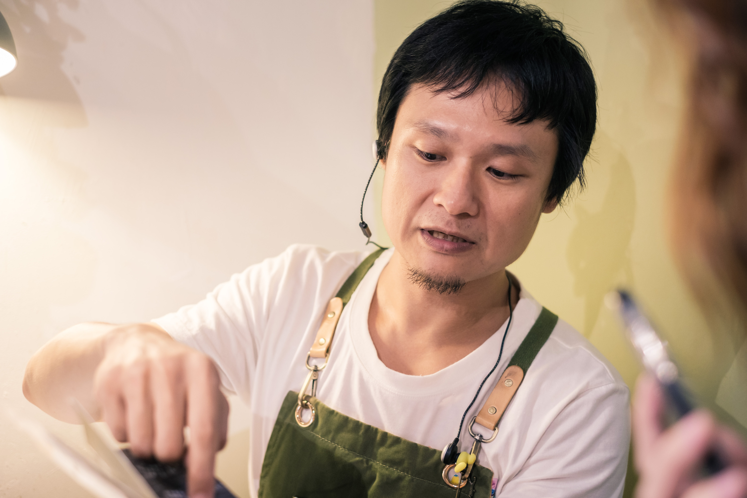 店裡有設計師的老公細心的為客人解說店內的收藏以及種子歷史由來。