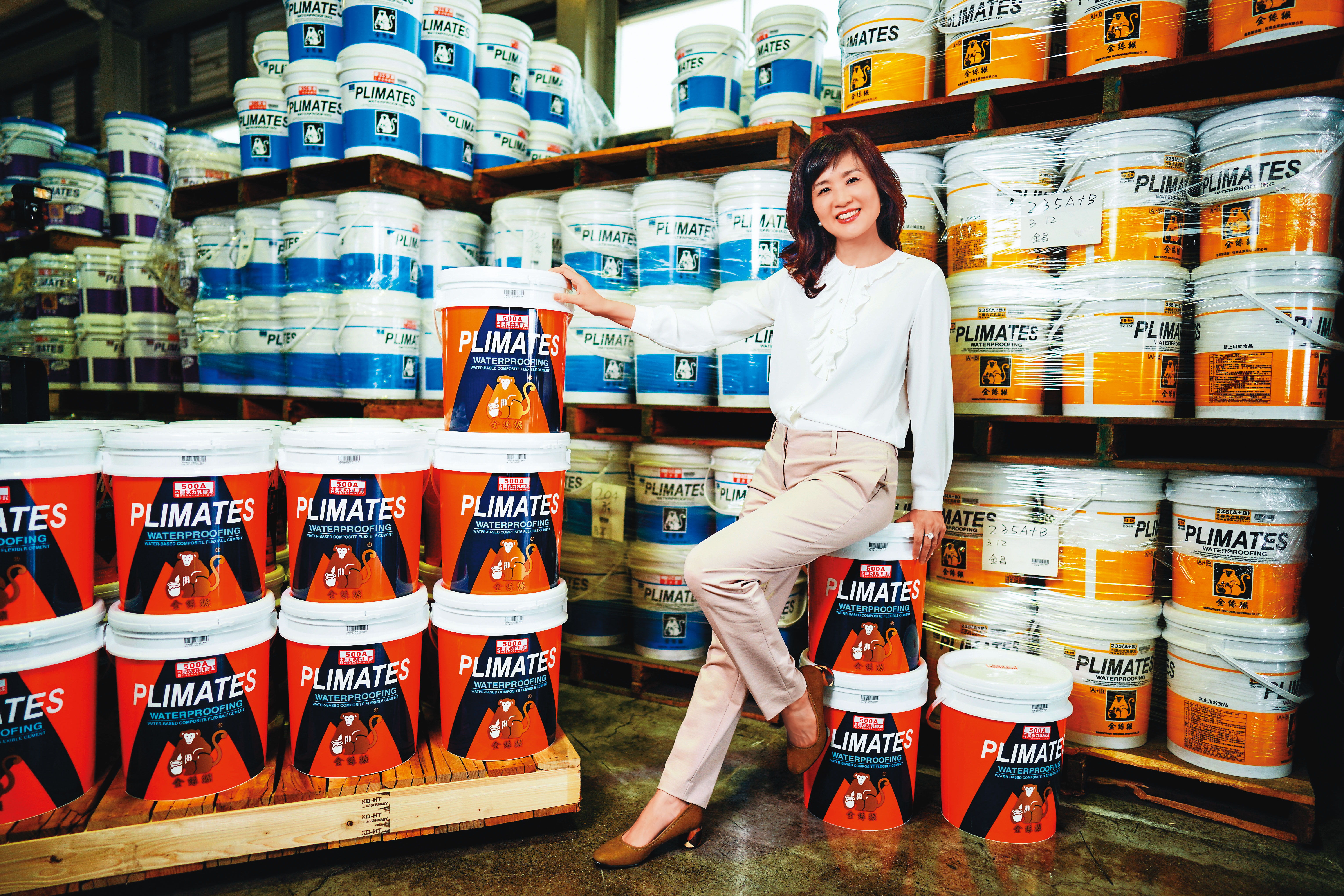 丈夫林建宏壯年驟逝後，張繼華接下其創立的水性防水塗料廠恆崇，成為台灣化工界唯一的女董座。