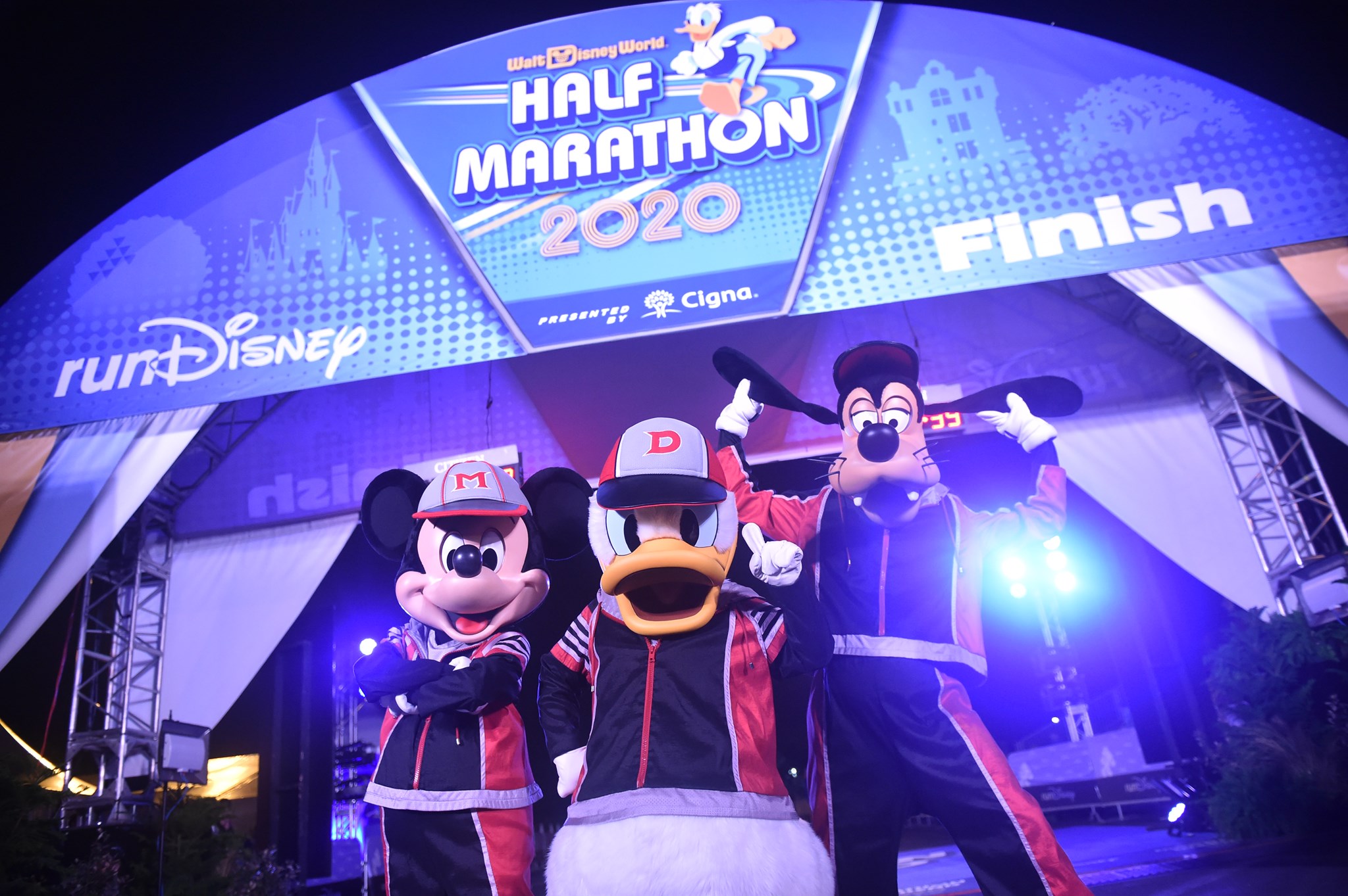 Disney樂園雖受疫情衝擊，但Disney plus訂閱人數2個月就衝破6千萬，營運出現其他動能。（翻攝自迪士尼臉書）