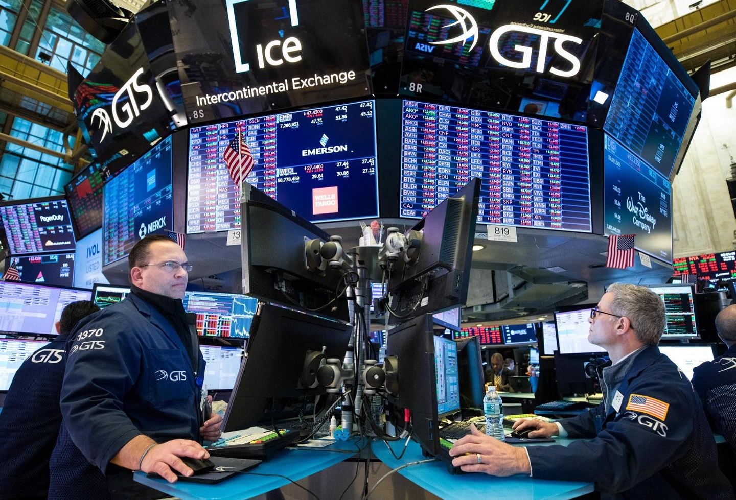 美股產業結構完整且監管透明,吸引各國投資人投入市場。(翻攝自紐約證交所臉書)