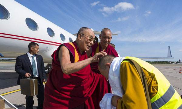西藏精神領袖達賴喇嘛表示只要北京允許，明年他將會先到新加坡，接著到台灣為信徒說法。（翻攝自達賴喇嘛官方國際華文網站）