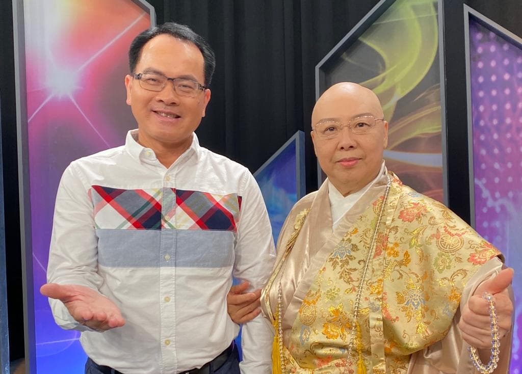 恆述法師日前上《新聞挖挖哇》，揭開和張菲、費玉清撕破臉內幕。（JET提供）