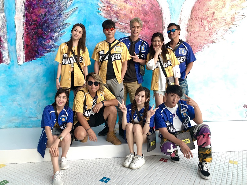 夏宇童（後排右二）上孫協志節目，2人同框笑料不斷。（中視提供）