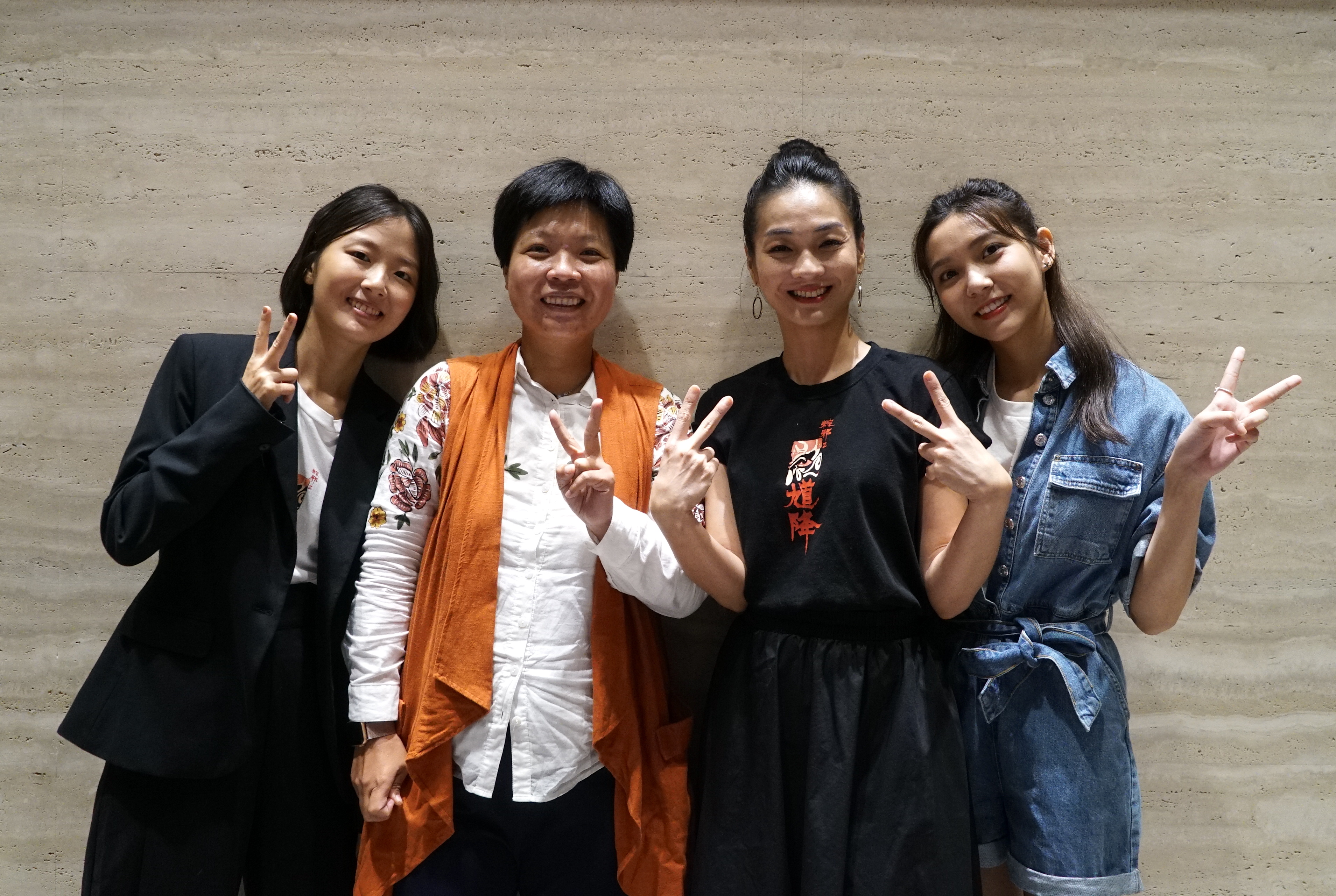 許安植(左起)索菲亞、陳雪甄、夏紫薇,一起出席《馗降:粽邪2》靈異體驗場。(華影國際提供)