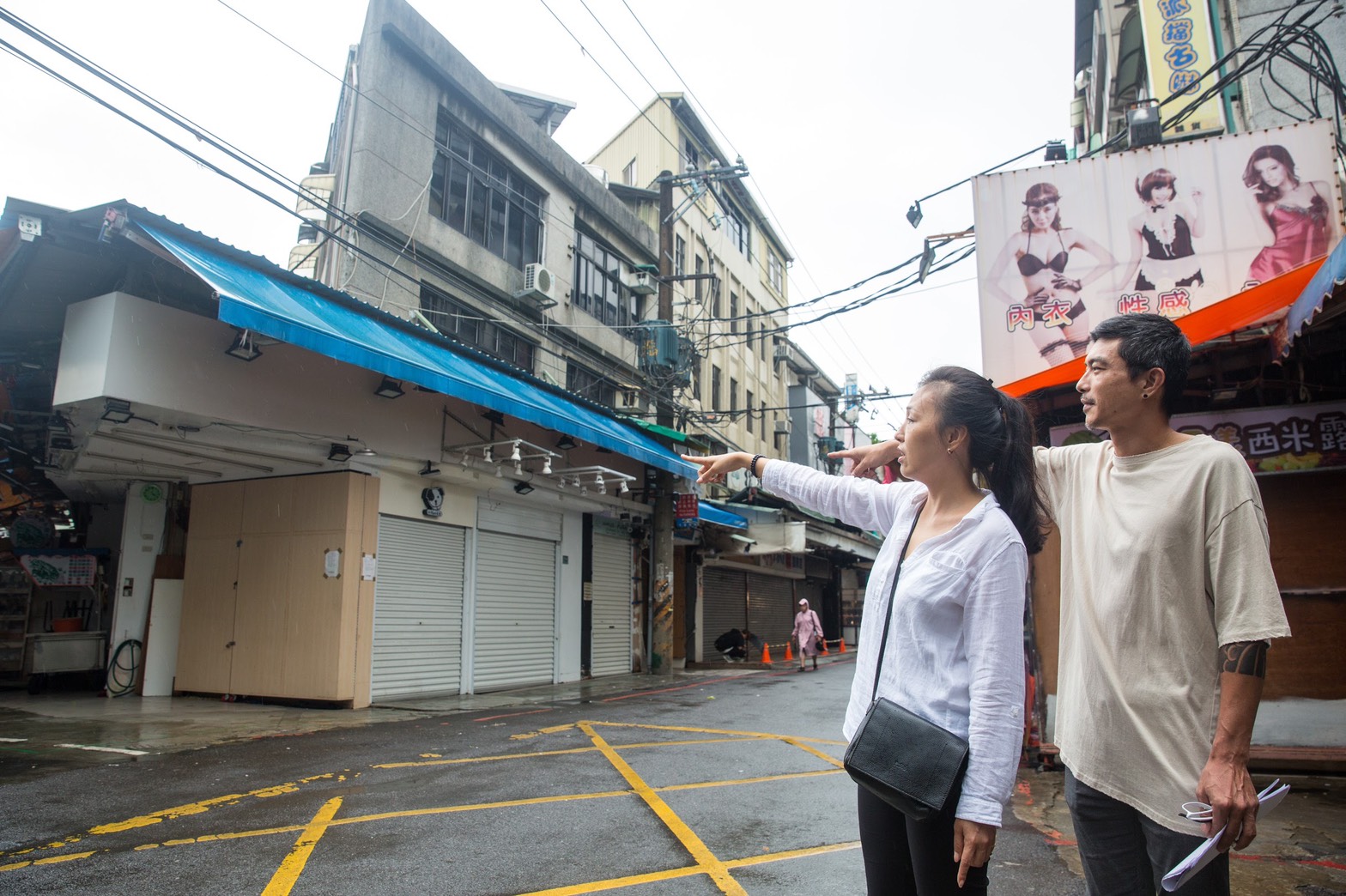 顏小姐與友人宋先生指控陳姓房東租用國有地當二房東收取租金，不僅違法也涉及逃漏稅。