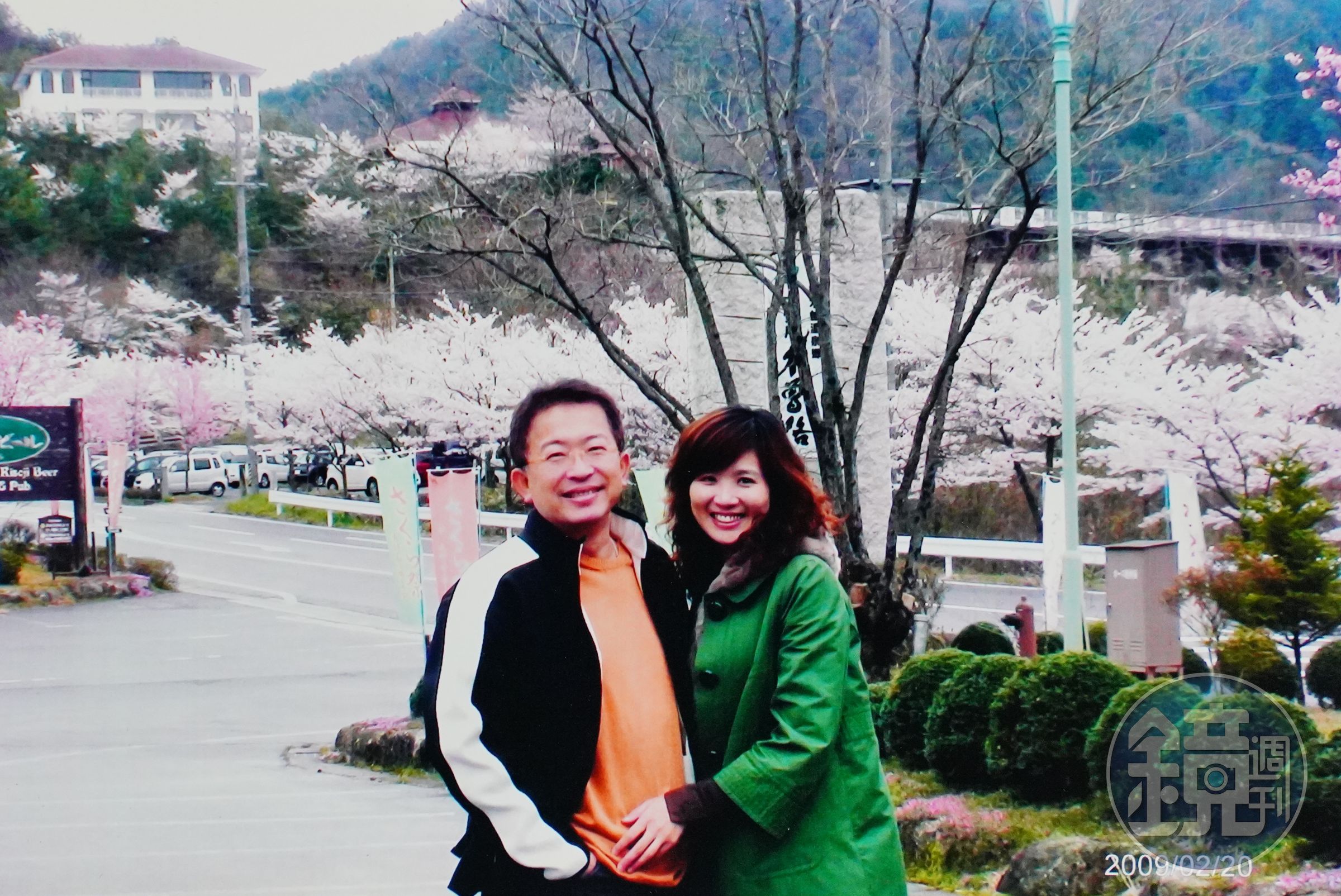 張繼華（右）說她和林建宏（左）總有說不完的話，外人常誤以為她是第三者。（張繼華提供）