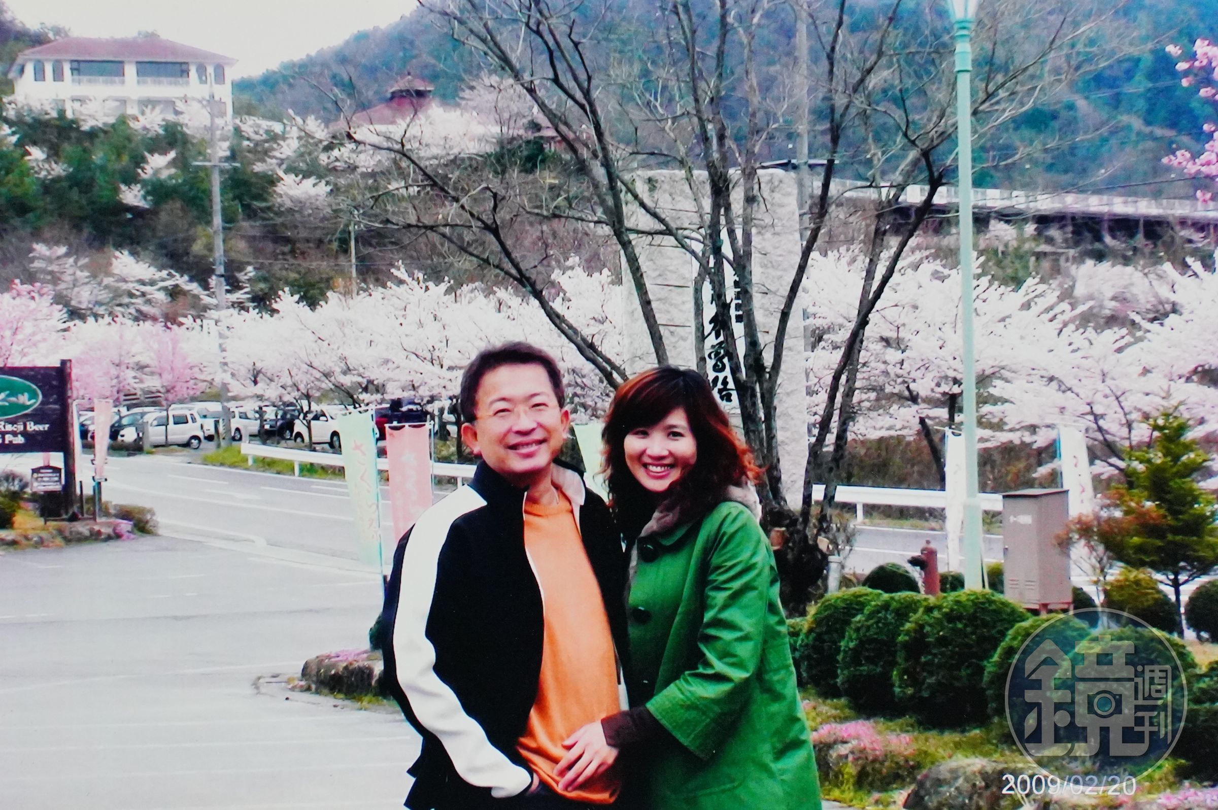 恆崇創立時，由張繼華（右）在後端把關訂單與倉儲，個性海派、熱情的丈夫林建宏（左）則負責對外跑業務。（張繼華提供）