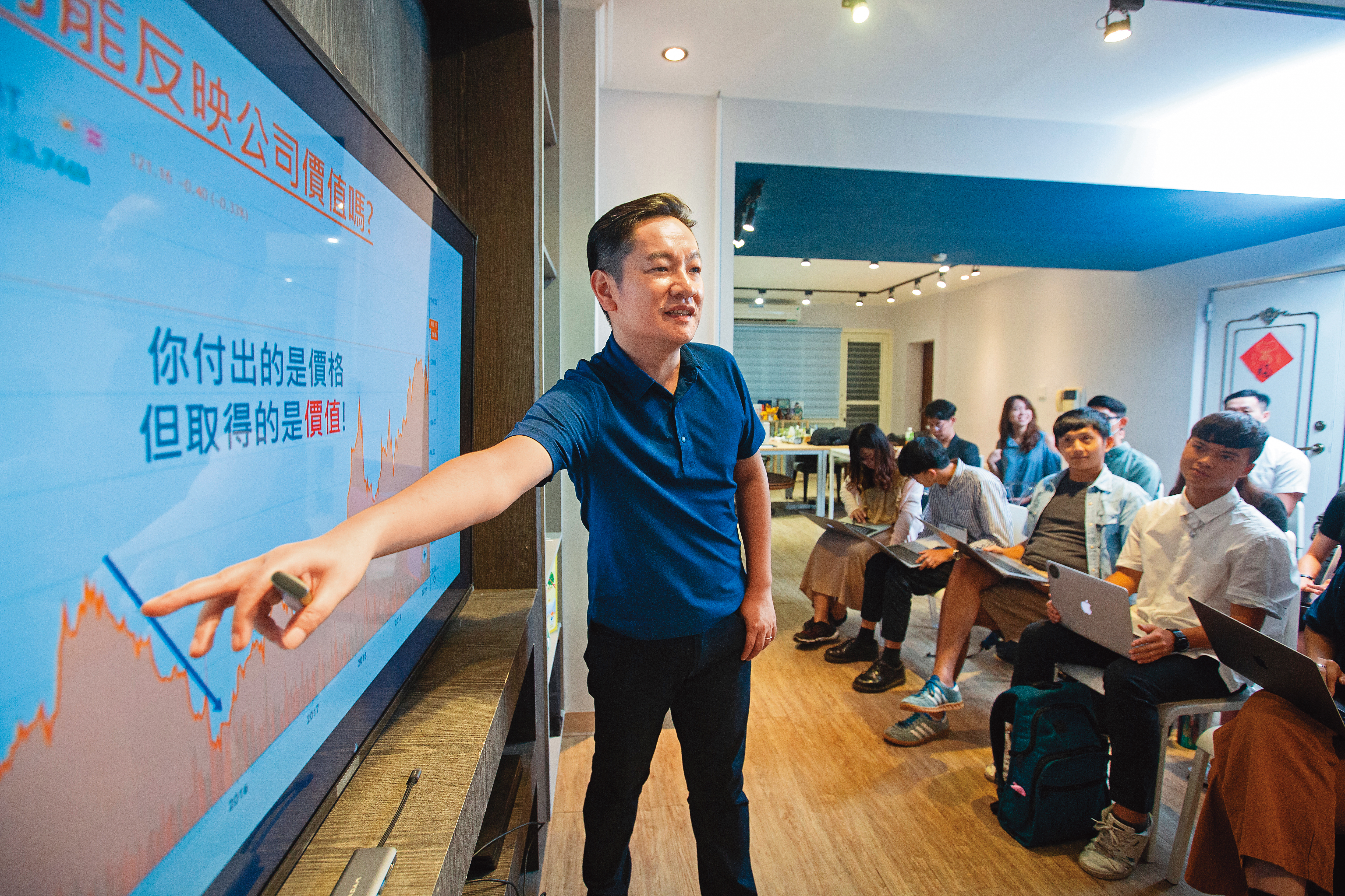 美股投資達人追日Gucci，鎖定股息成長股打造被動收入，不到40歲就退休。