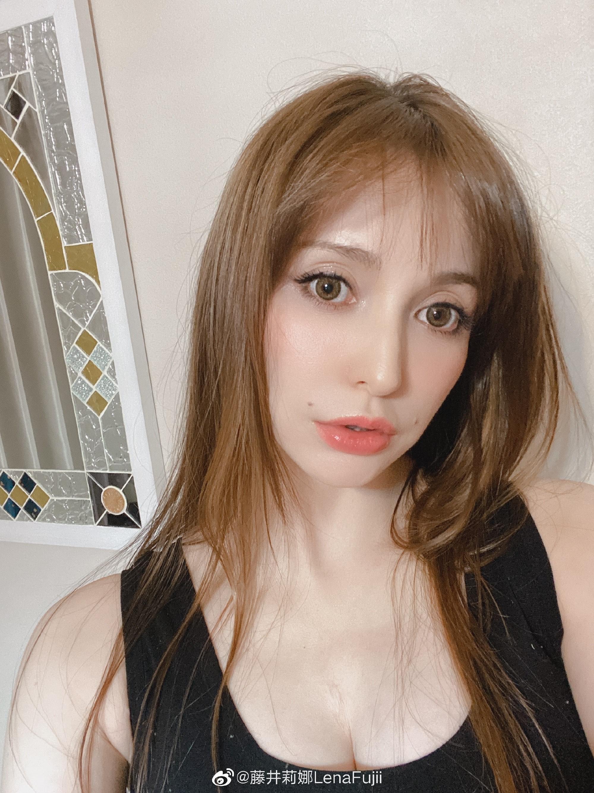 「Lena」藤井莉娜不惜背上「小三」罵名,也要生下小孩,並打算獨自扶養。(翻攝自藤井莉娜微博)