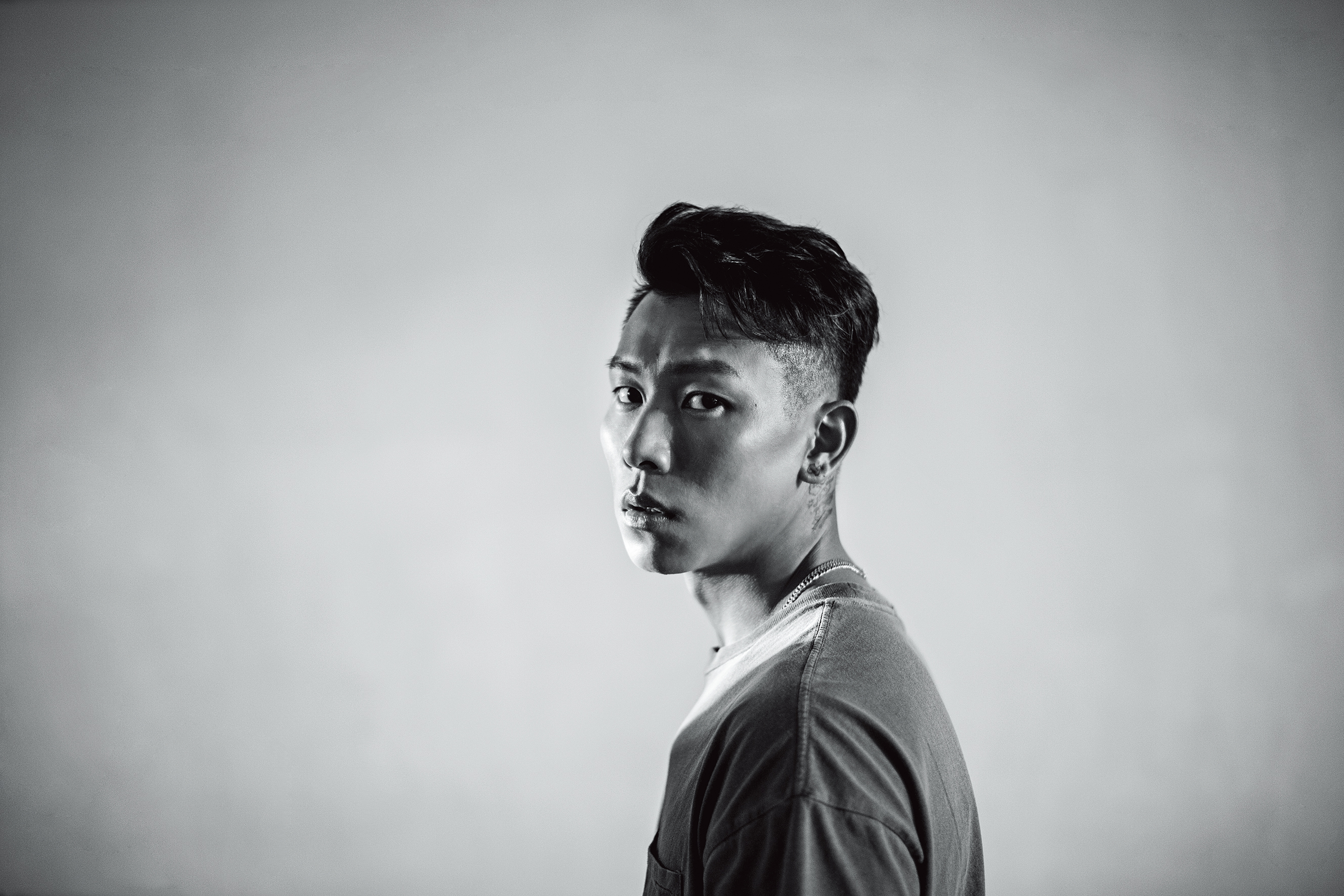 他不把社群媒體上的數字當成自己的價值， 「因為這不是很健康， 花太多時間討好這個世界了。」瘦子說。