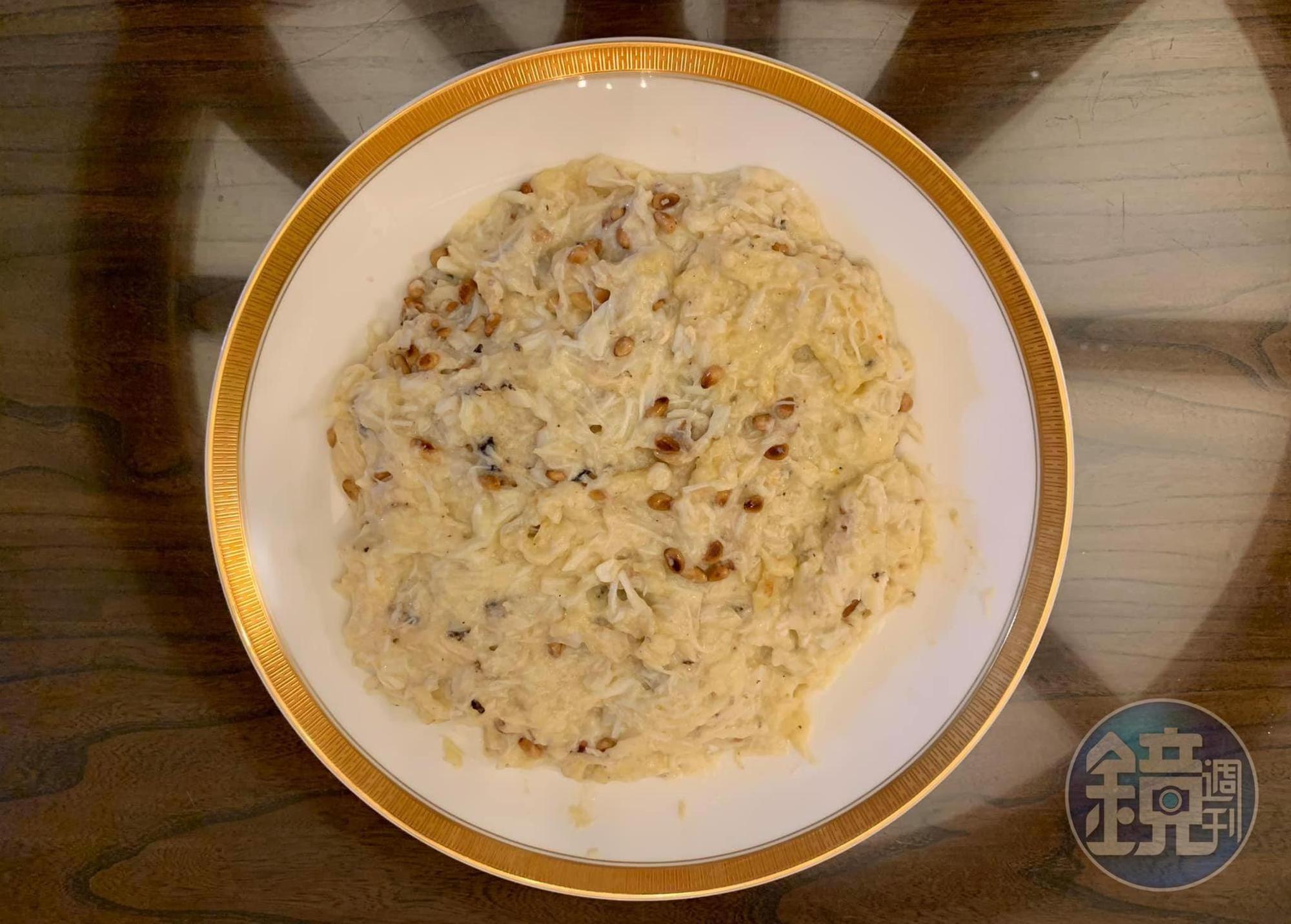 看到「圓山飯店」的國宴食譜,觸發我的靈感,做了這道「鳳城炒鮮奶丼飯」。