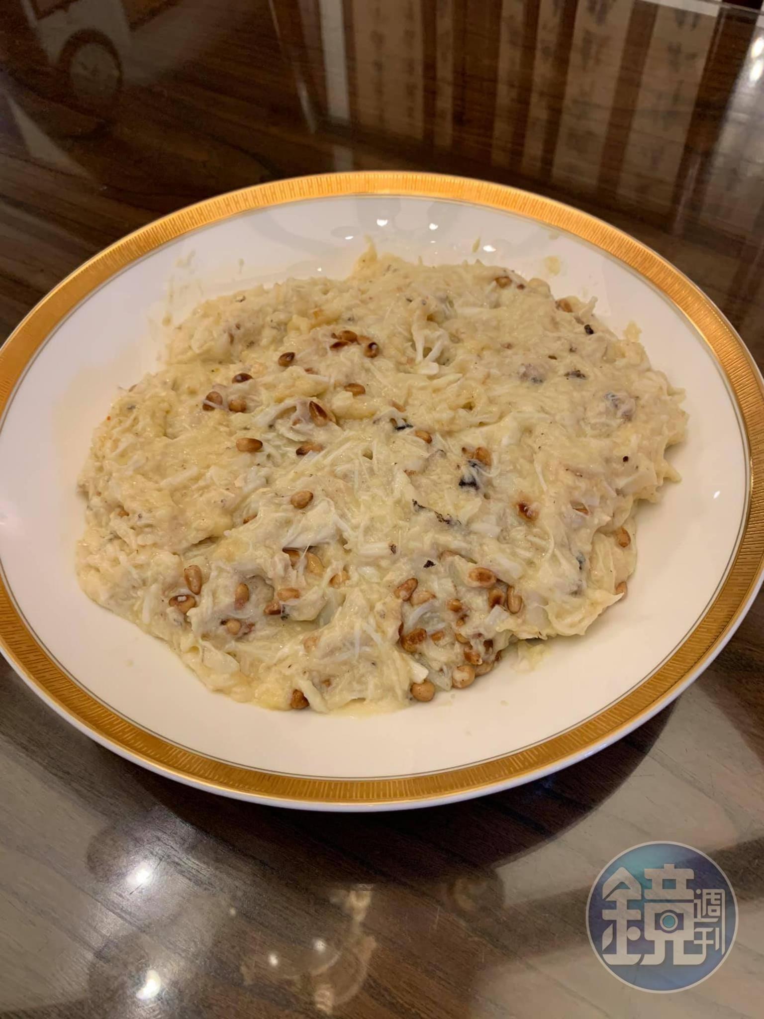 「鳳城炒鮮奶丼飯」完成上桌。