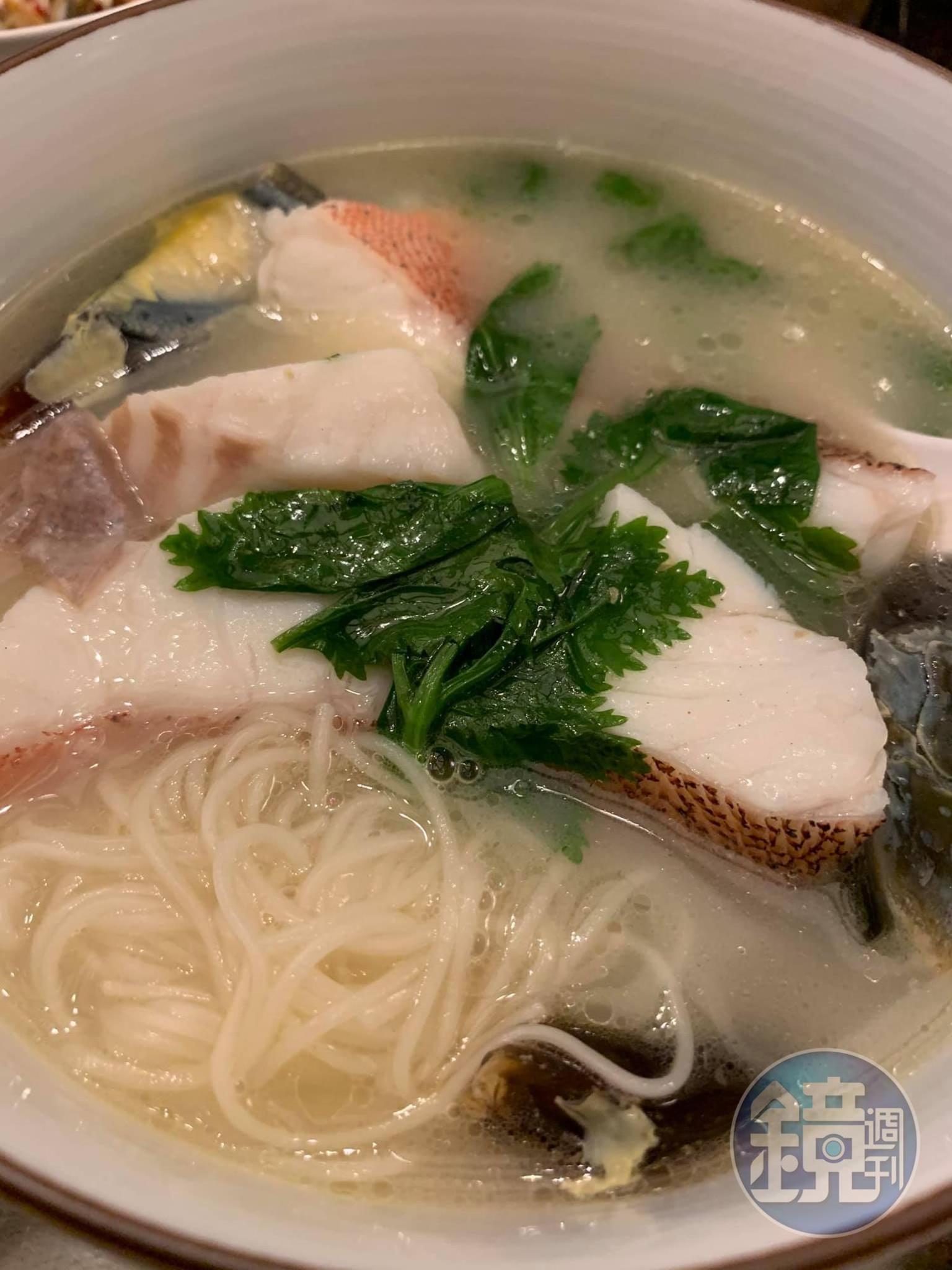 「七星斑皮蛋香菜麵線」完成,滿口太陽的香味。