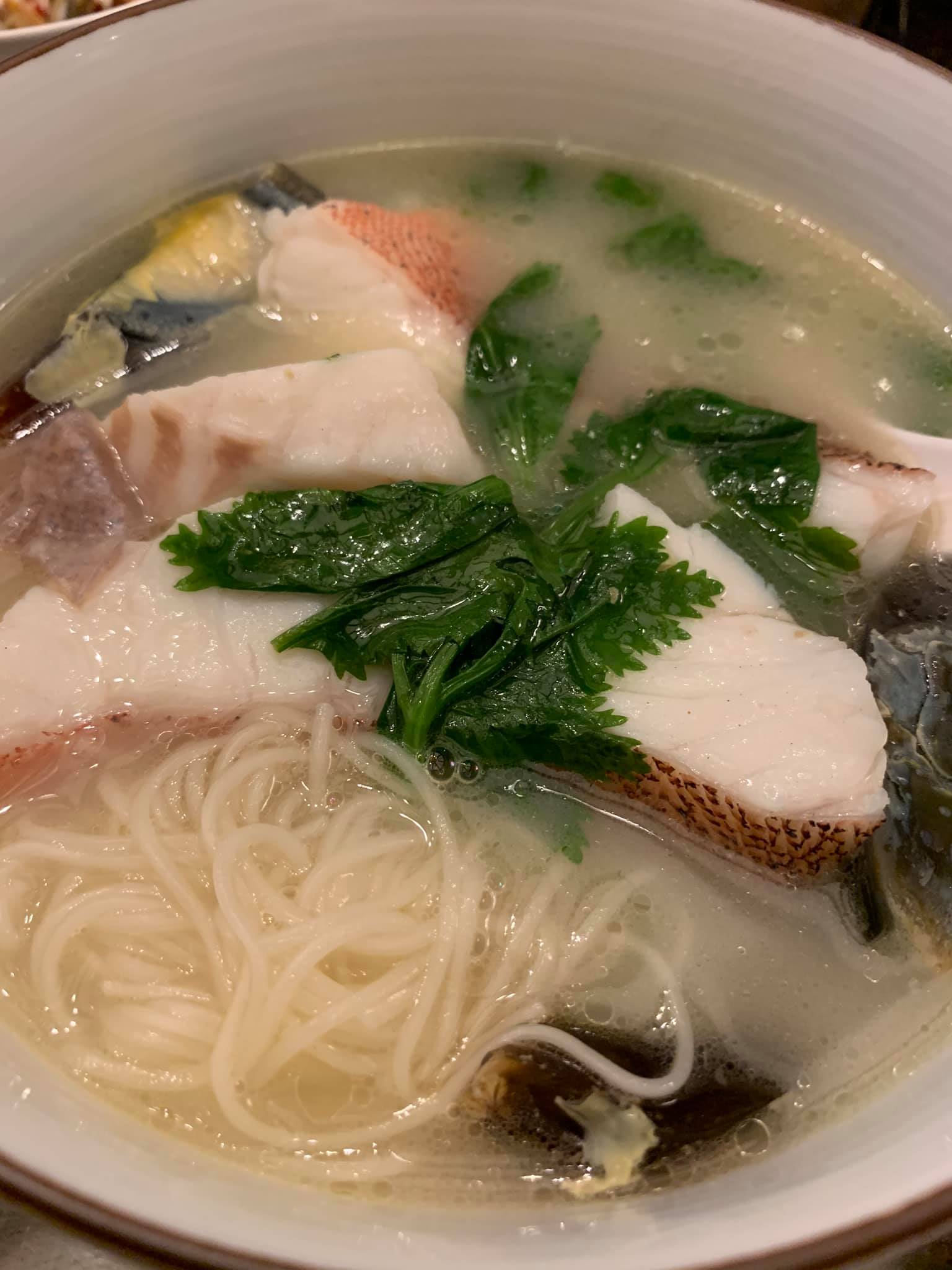 「七星斑皮蛋香菜麵線」完成，滿口太陽的香味。