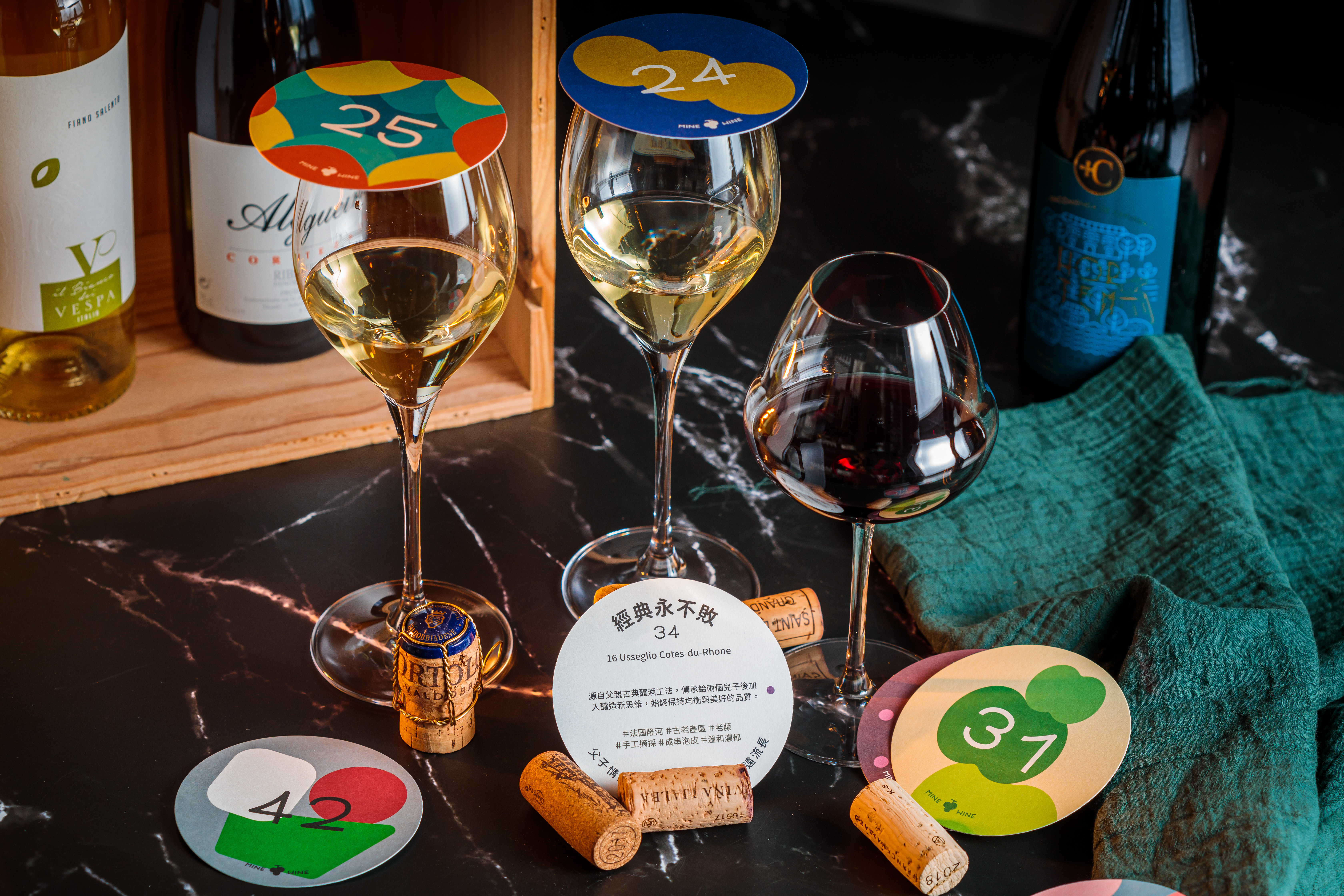 每一款酒皆有一張風味轉譯小卡，看關鍵字及標題挑酒，有趣多了。