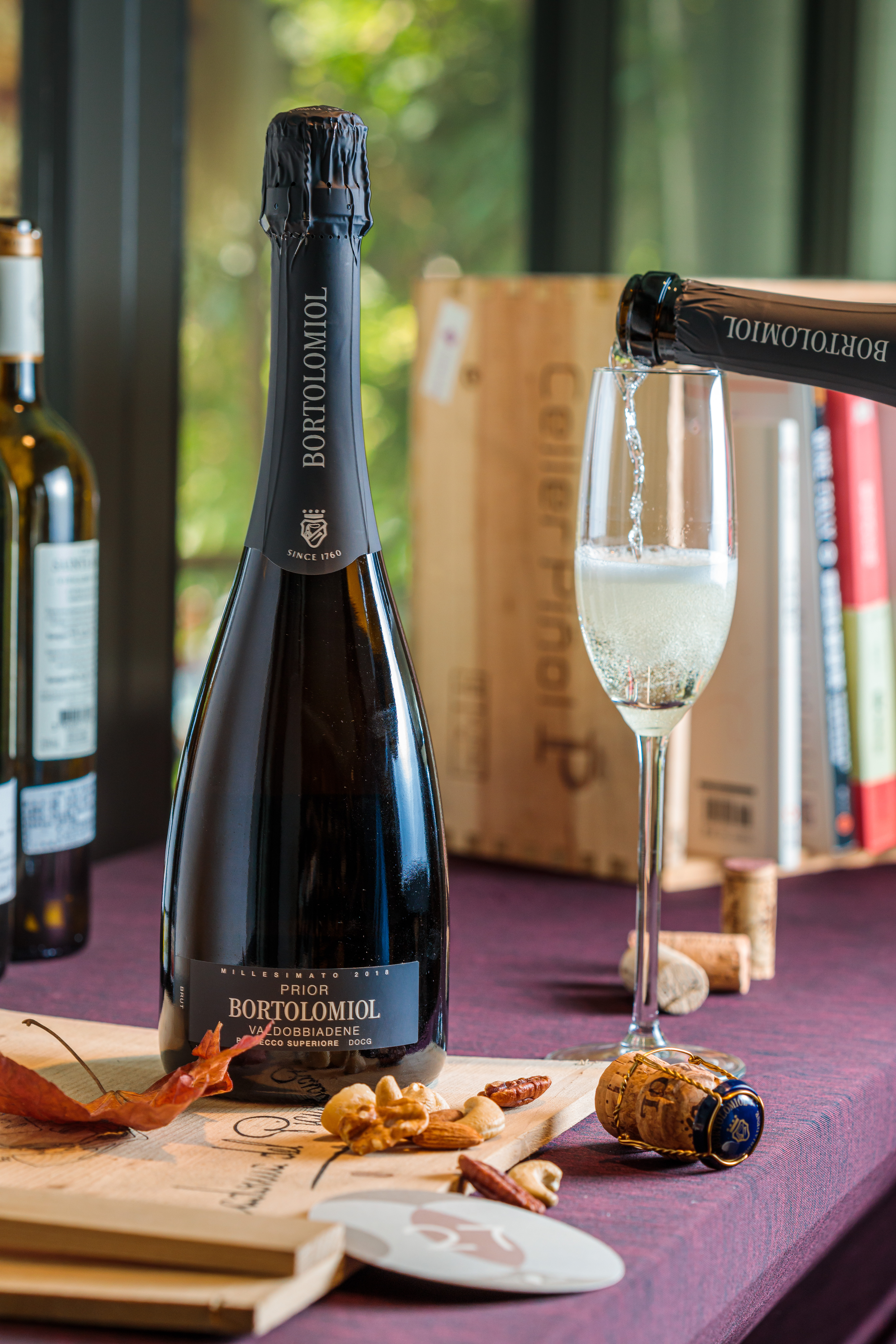 義大利Prosecco「Bortolomiol Prior Brut Prosecco di Valdobbiadene Superiore DOCG, Italy」是酒莊釀造的首款不甜氣泡酒,細緻清爽,洋溢柑橘清香。(980元/瓶)