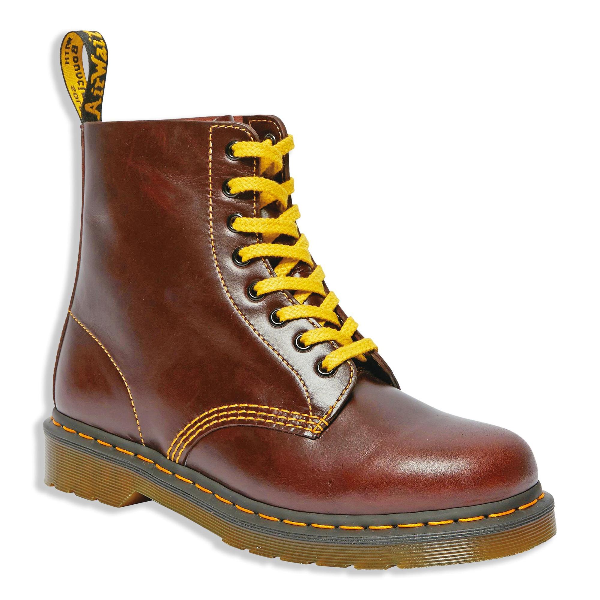 1460 Pascal Atlas Oxblood櫻桃紅靴 NT$6,880。（Dr. Martens提供）