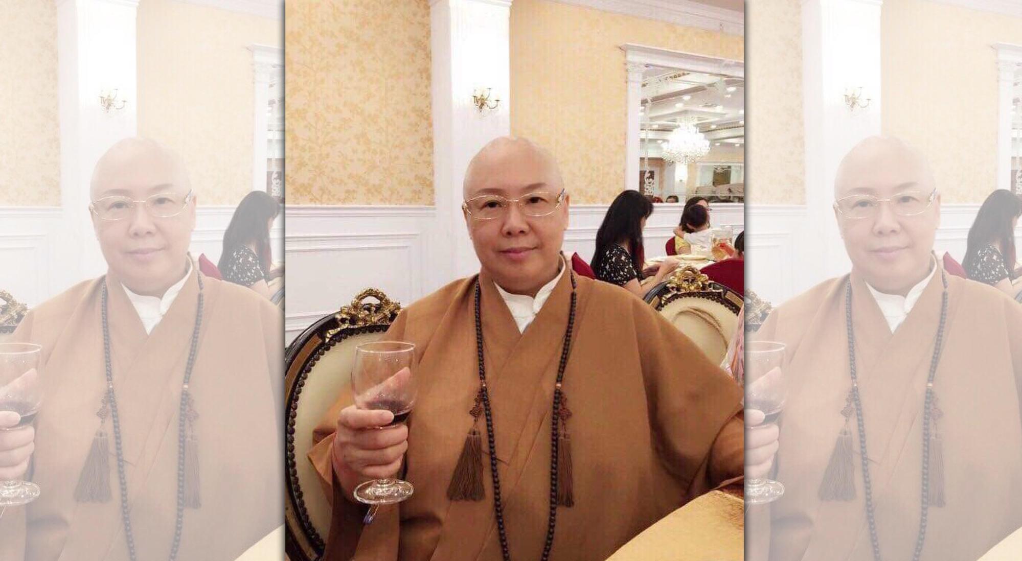 恆述法師宣布「螢幕還俗」，屆時將會戴假髮、帽子復出舞台。（翻攝自恆述法師臉書）