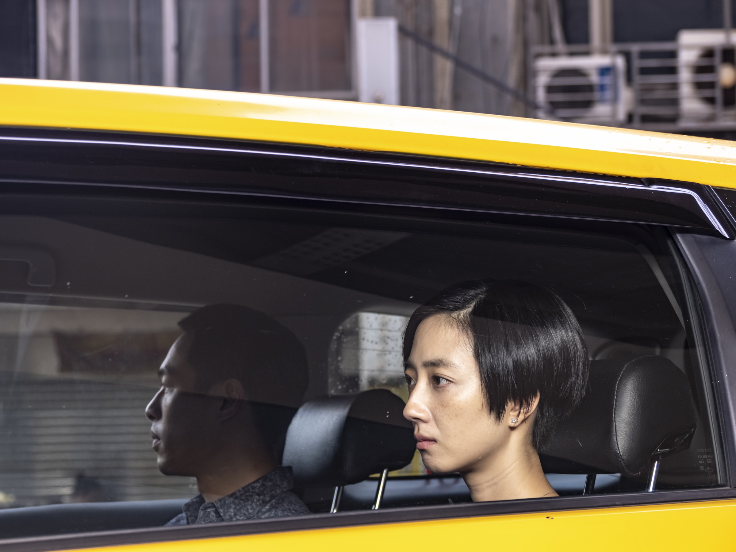 桂綸鎂與楊祐寧在新作《腿》中挑戰黑色喜劇演技，迥異以往戲路。（甲上）