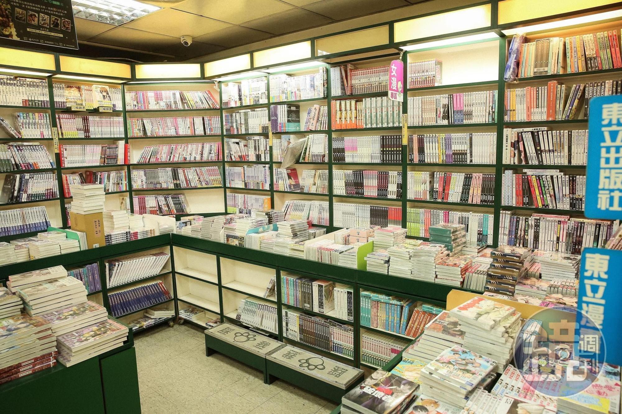蛙蛙書店業績持續萎縮,漫畫零售商面對網路商城巨獸,只能主打實體店的服務。