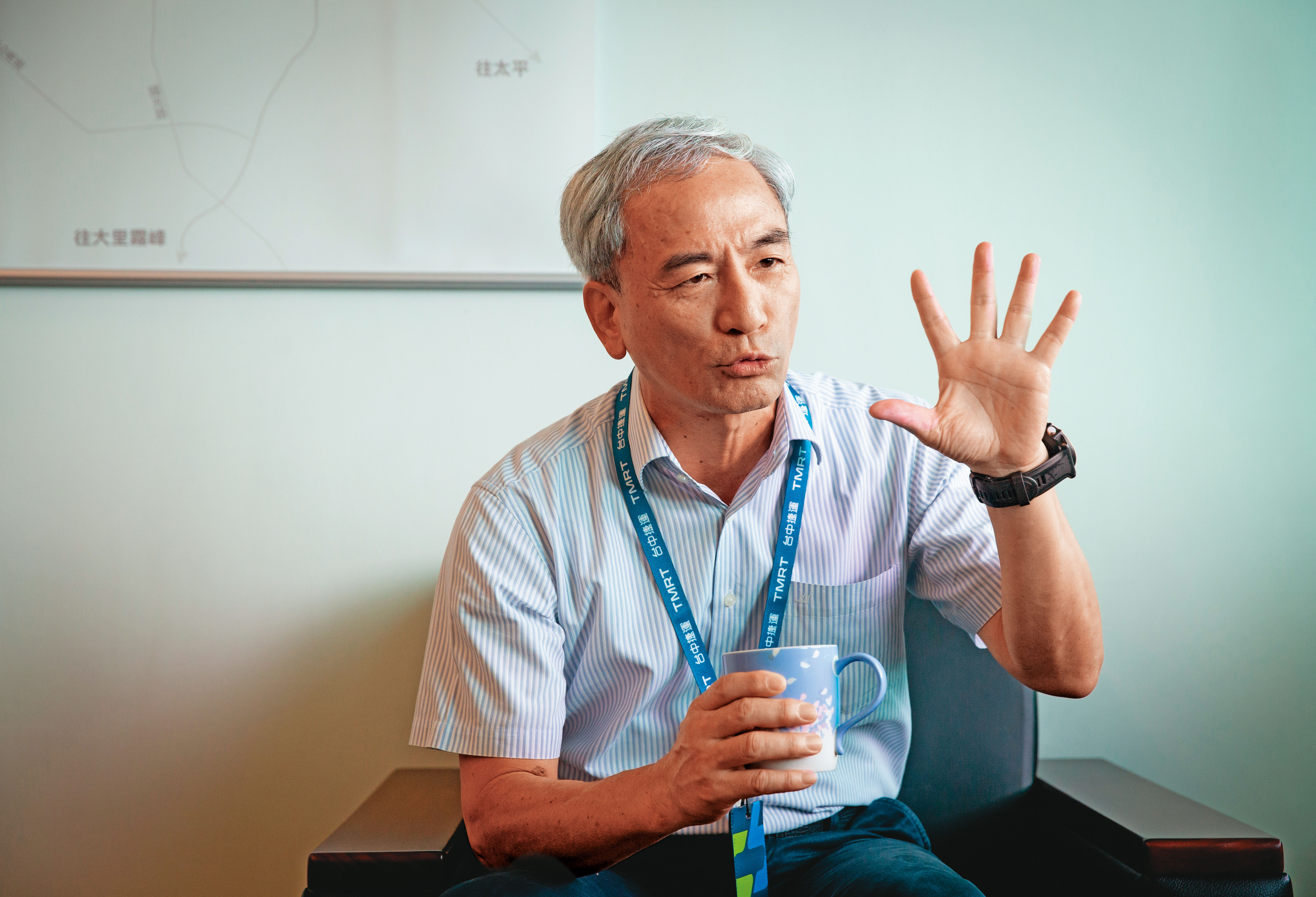 中捷董事長林志盈說,台北捷運局尚未正式移交,他不曉得有6個站無雙向逃生梯。