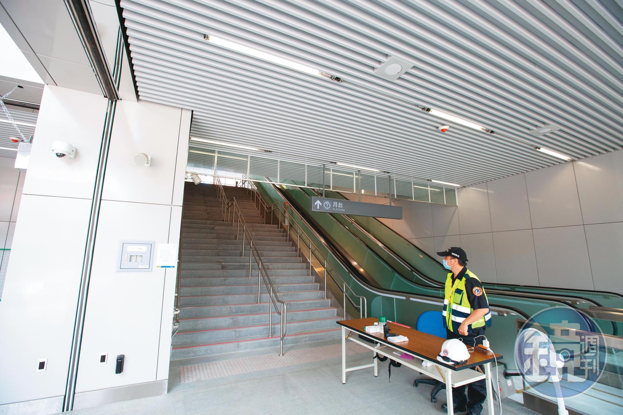 台北捷運局替中捷規劃的防災計畫，把電扶梯當成逃生梯，風險頗高。